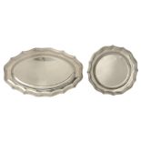 A round and an oval silver serving plate, Ø 39,5 cm - W 50,7 cm / total weight c. 3.050 g.