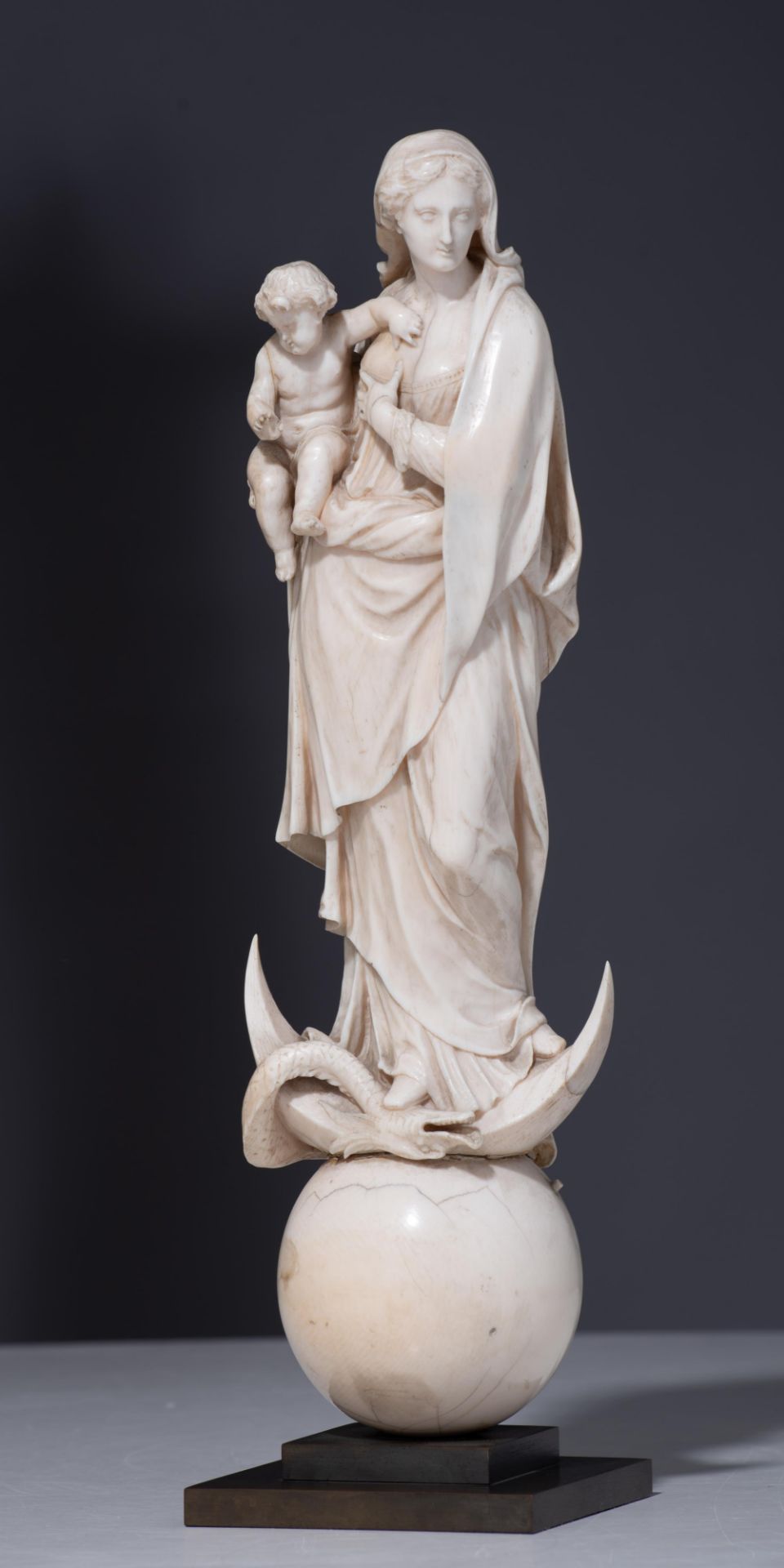 An exceptional Flemish Baroque ivory Madonna on the crescent moon, 17th/18thC, H 36 cm - Image 11 of 34