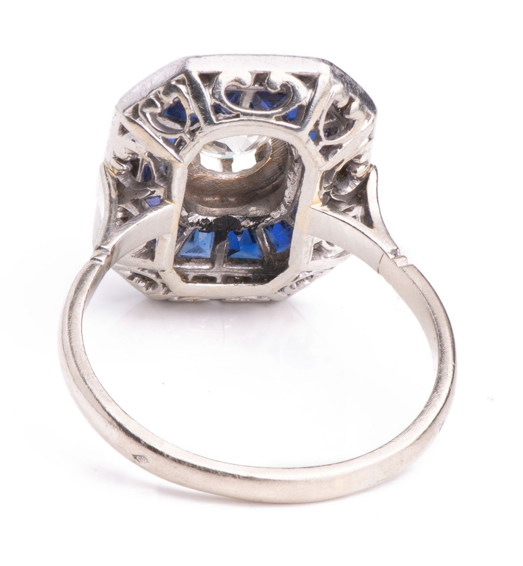 An art déco period ladies 18ct white gold ring set with diamonds and sapphires, weight 5,6 g. - Image 3 of 3