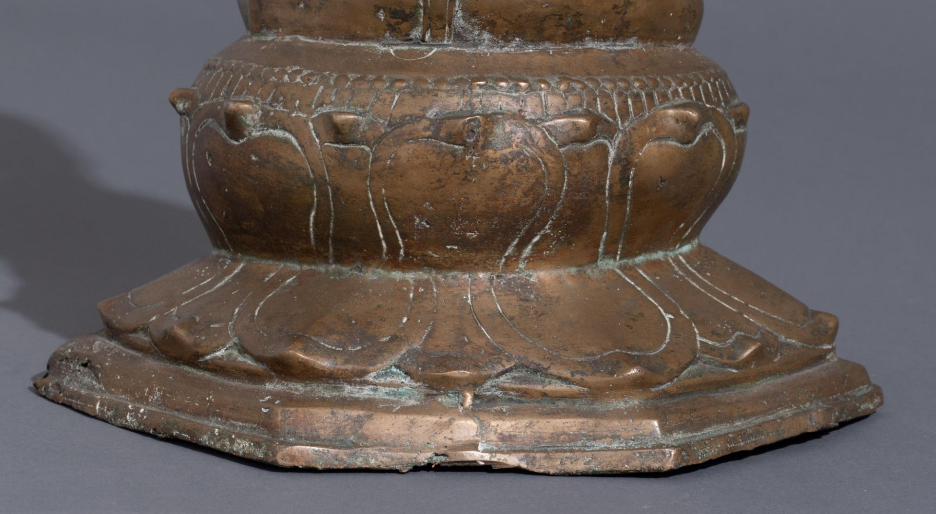 A patinated bronze seated Buddha, Thailand, 19thC or older, H 31,4 cm - Bild 8 aus 9