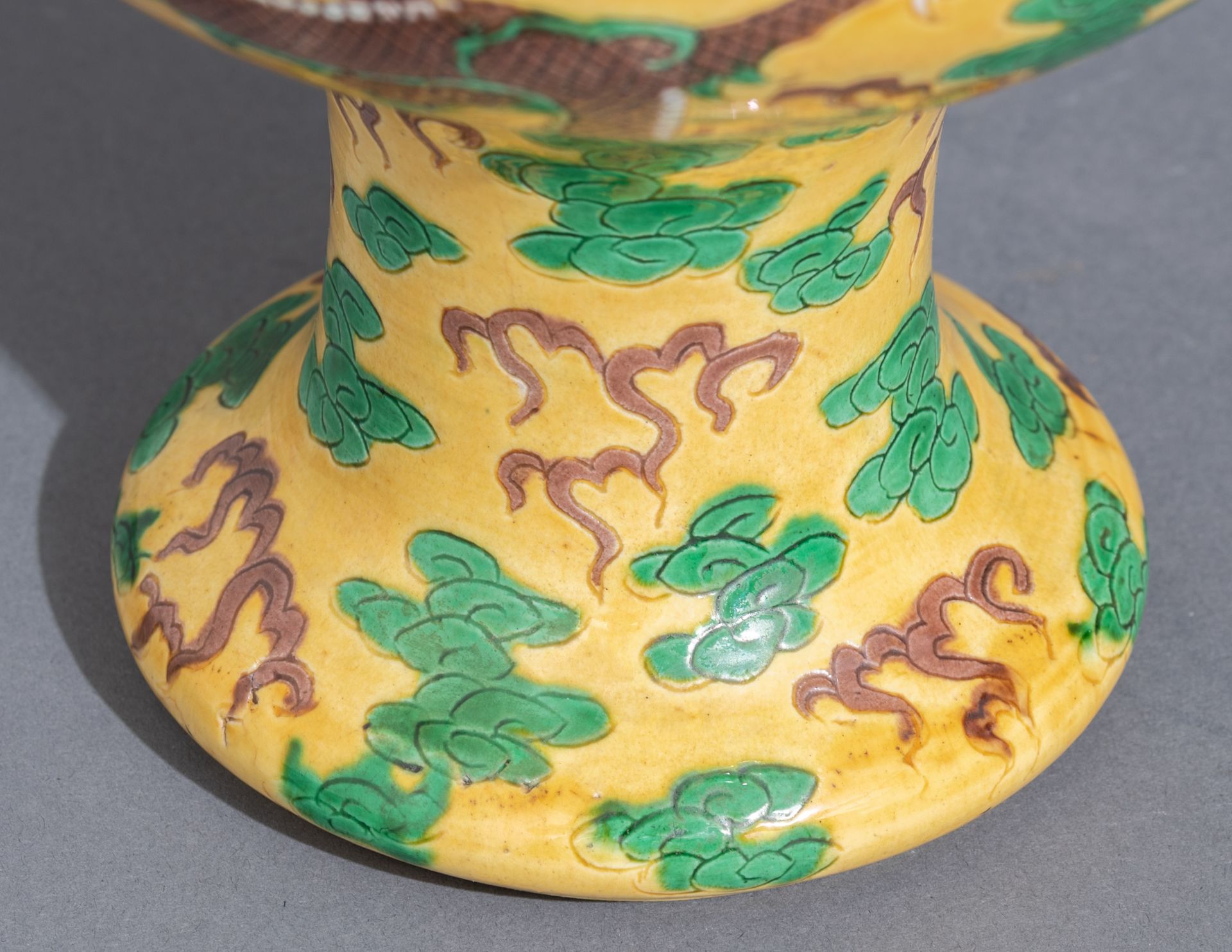 A Chinese yellow ground 'Dragon' vase, late Qing dynasty/20thC, H 25,5 cm - Image 12 of 12