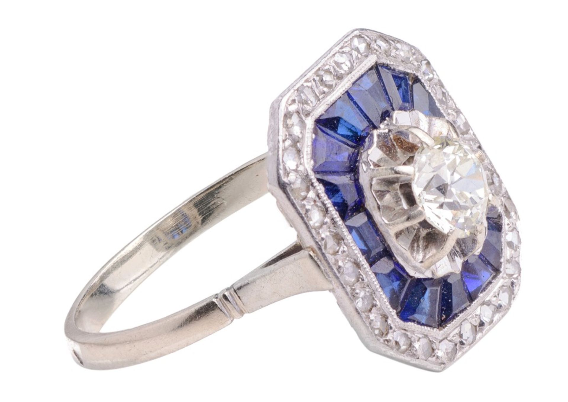 An art déco period ladies 18ct white gold ring set with diamonds and sapphires, weight 5,6 g.