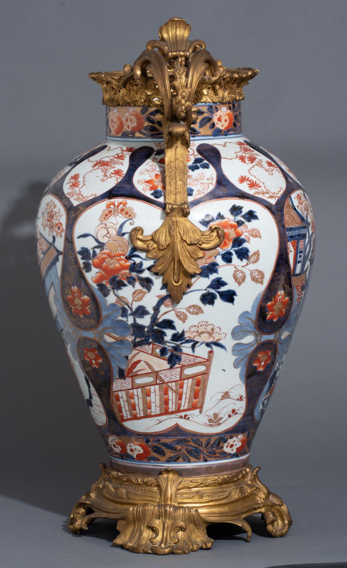 An imposing Japanese Imari cover vase, with gilt bronze mounts, late 18thC, H 109,8 cm - Image 11 of 21