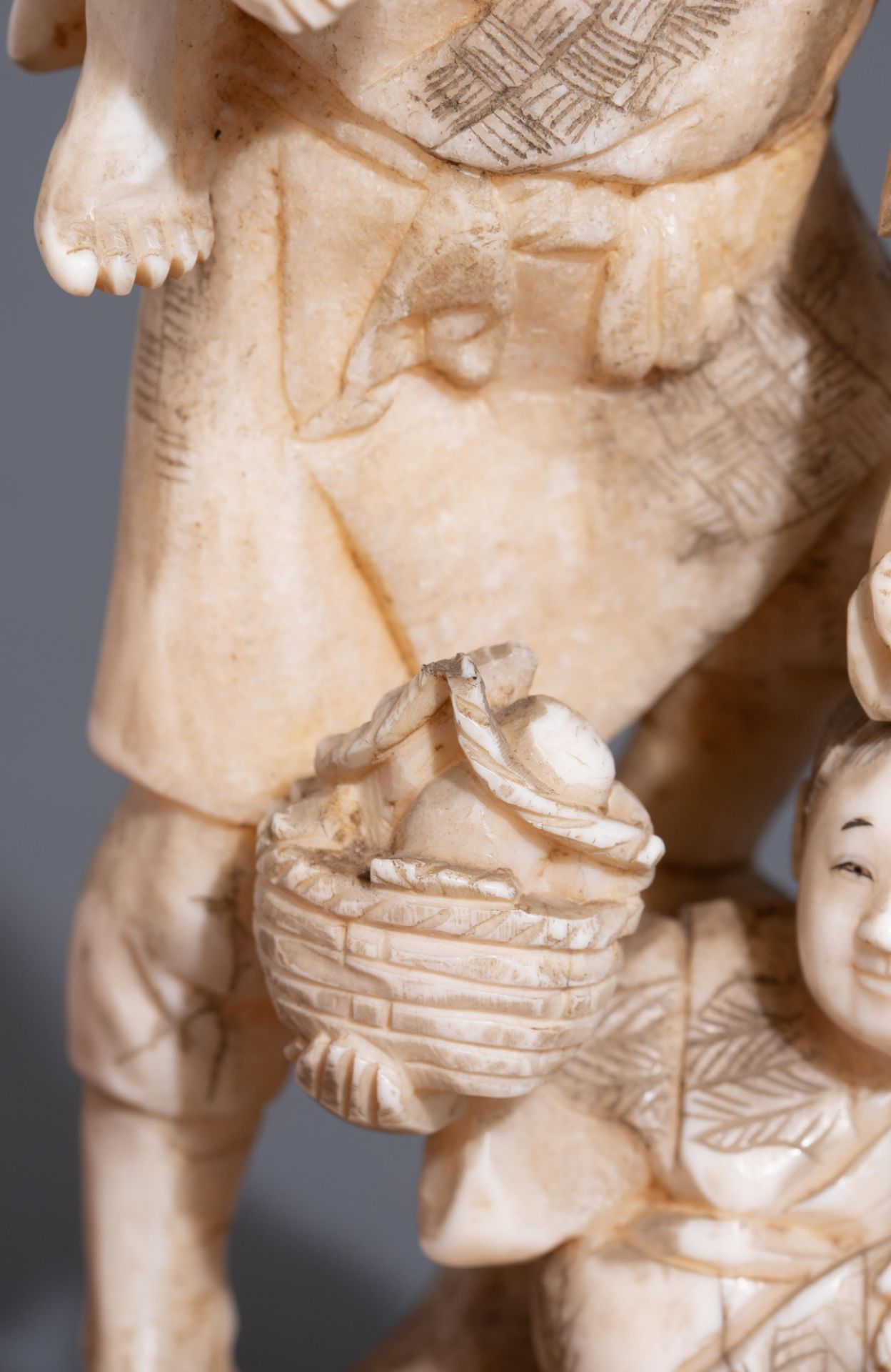 Two Japanese Meiji-period ivory okimono, H 18,7 - 22,6 cm / weight c. 480 - 350 g. - Image 16 of 17