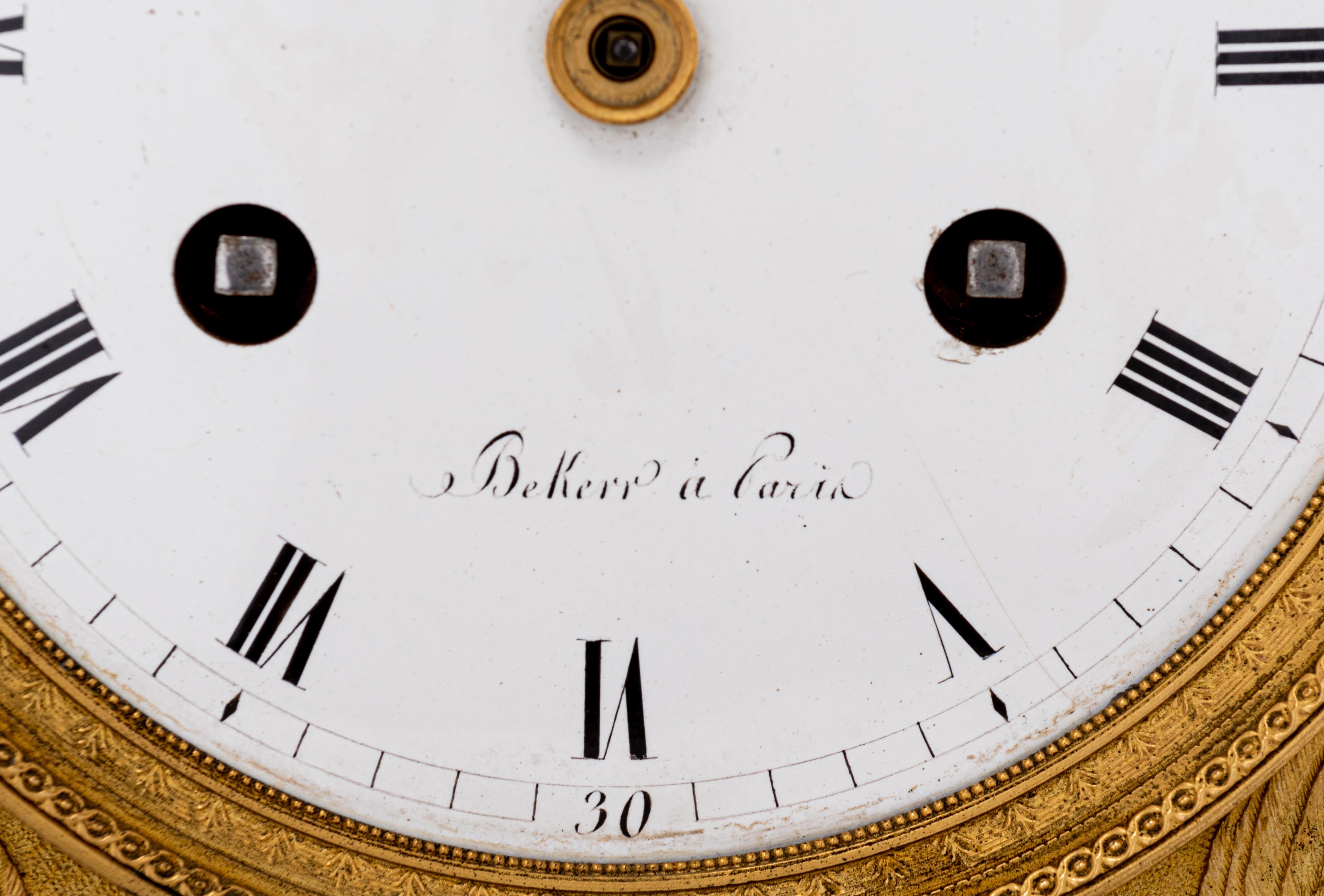 A French Restauration gilt bronze mantle clock, marked 'Bekerr à Paris', H 33 - W 43,5 cm - Image 7 of 9