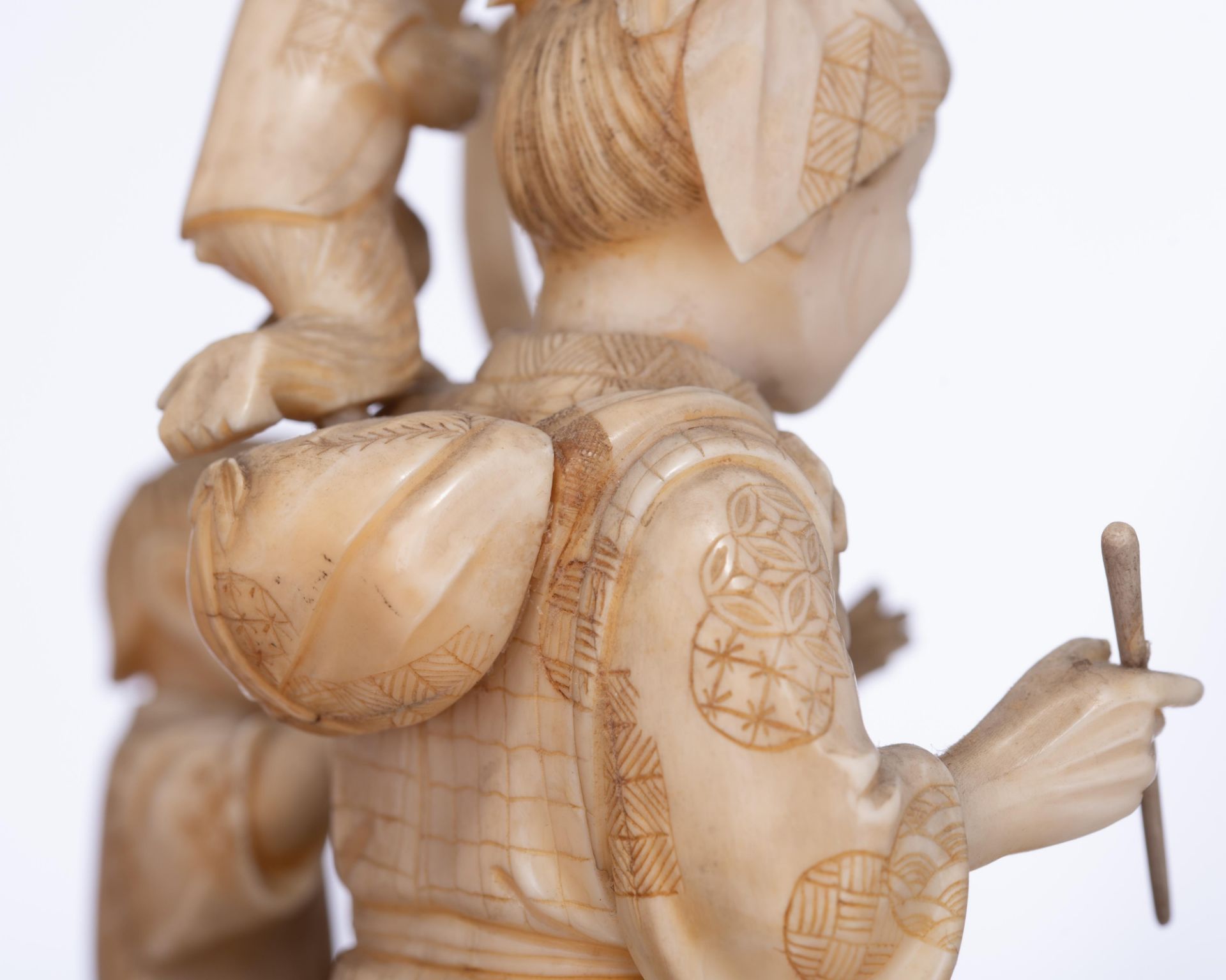 A Japanese Meiji-period ivory okimono, H 15,2 - weight c. 520 g. - Image 12 of 12