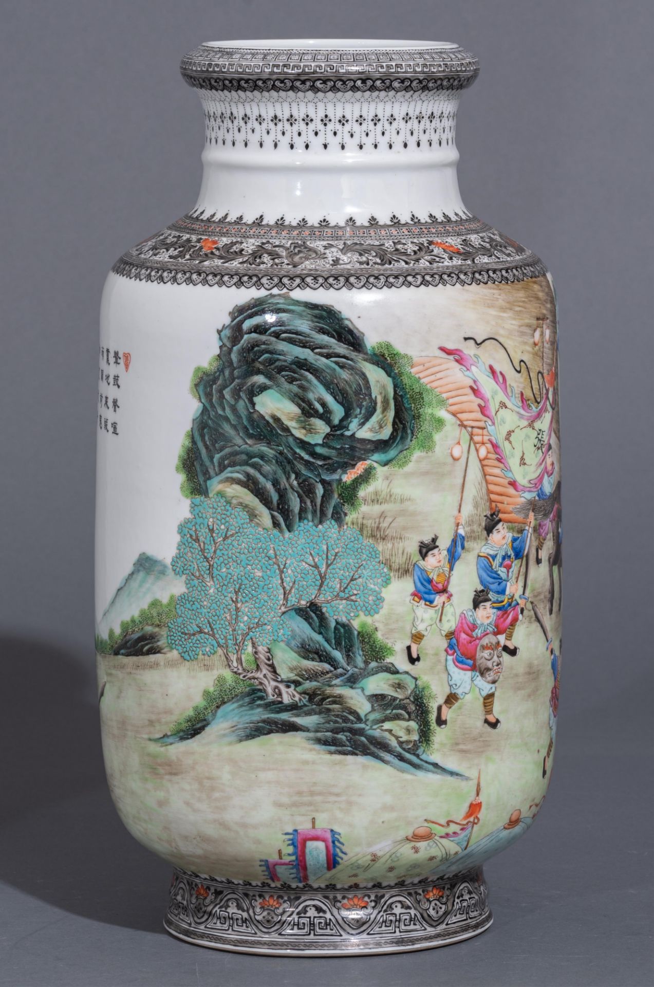 A Chinese 'xin fencai' vase, with Qianlong mark, 20thC, H 40 cm - Image 4 of 10