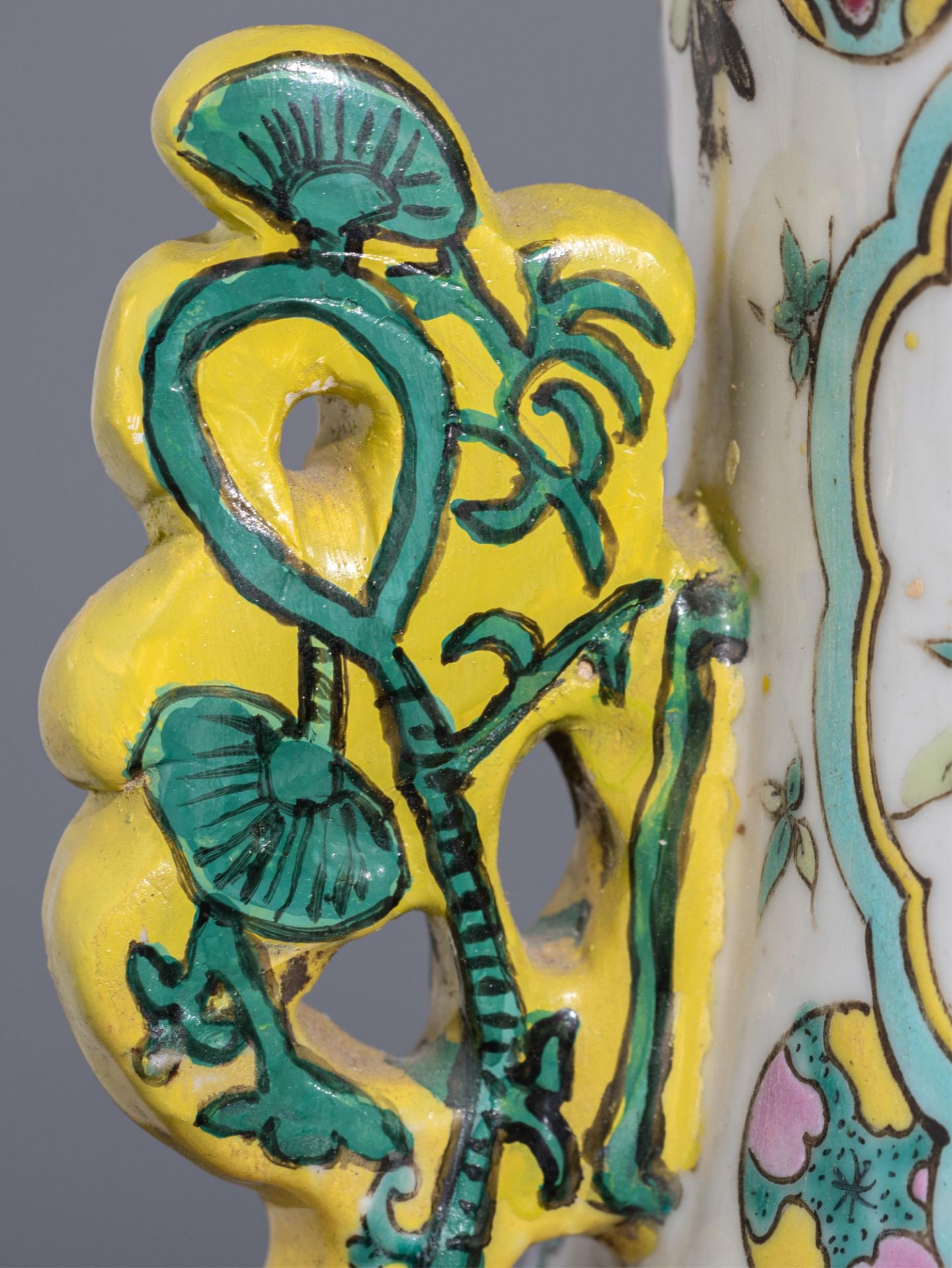 A Chinese famille rose vase, paired with Lingzhi handles, 19thC, H 58 cm - Image 10 of 10