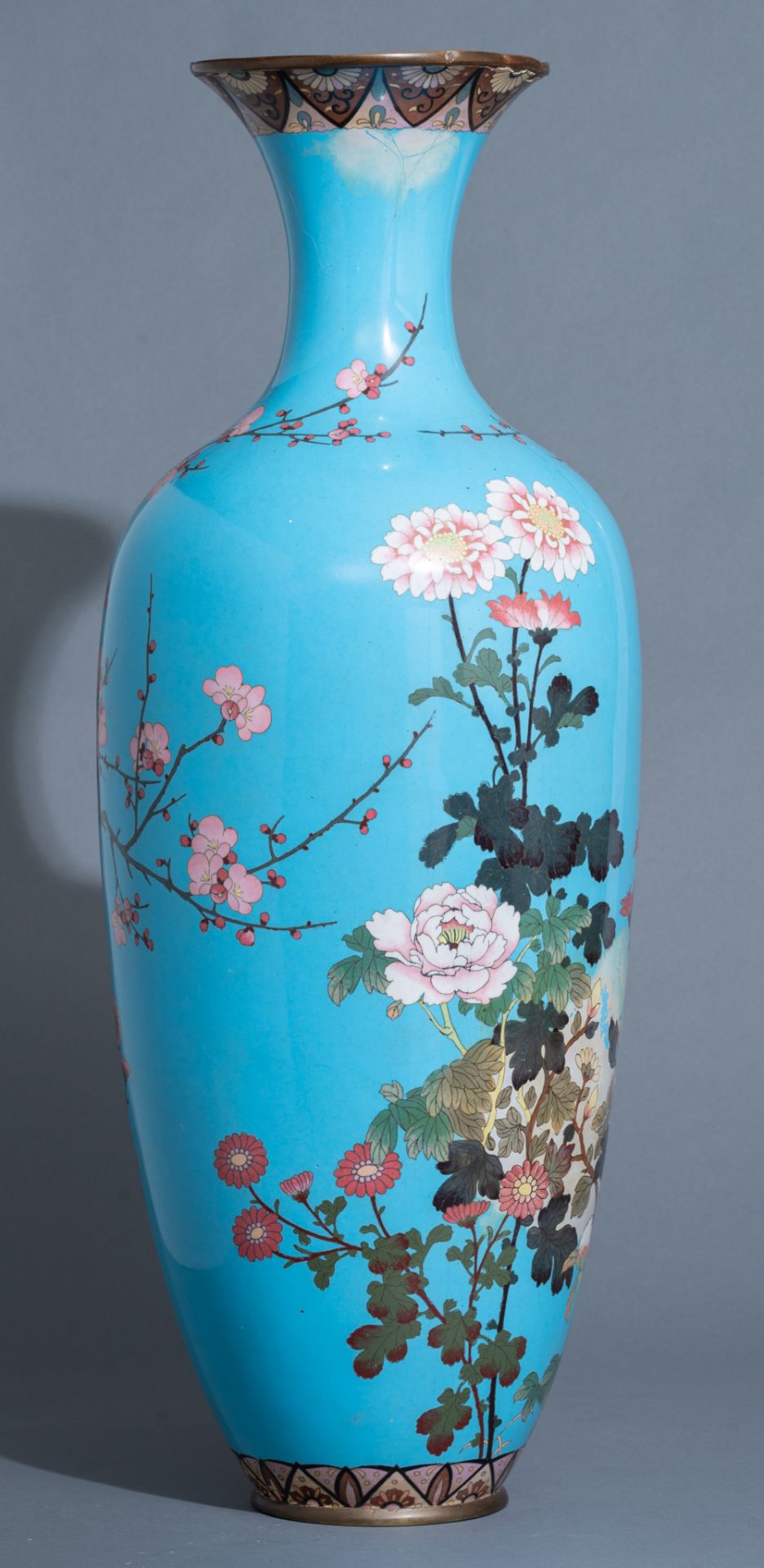 A Japanese cloisonné enamelled bronze vase, late 19thC/early 20thC, H 92,5 cm - Image 3 of 11