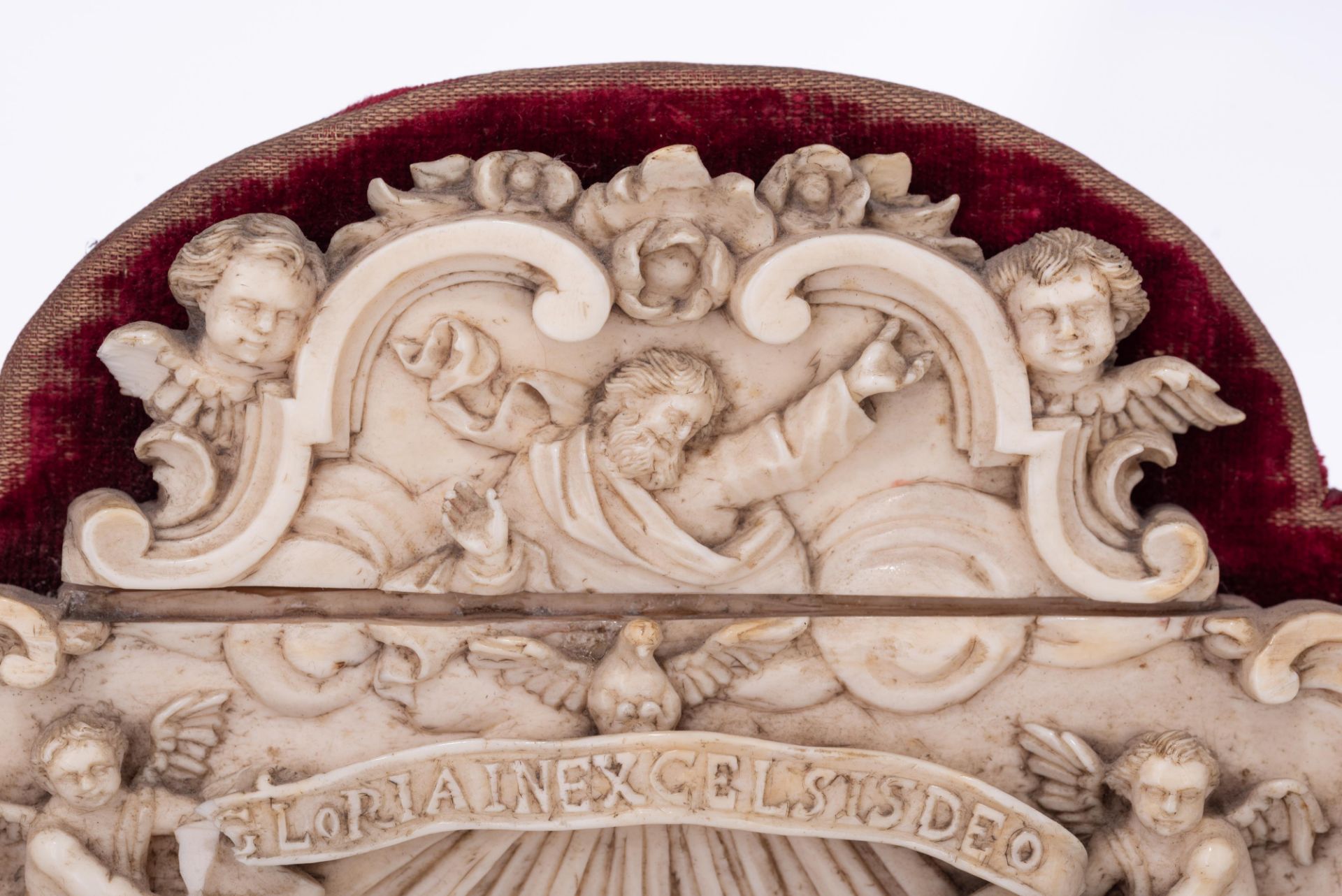 A 17th/18thC ivory group depicting the Nativity of Christ, H 11,5 cm - W 16 cm - Image 3 of 12