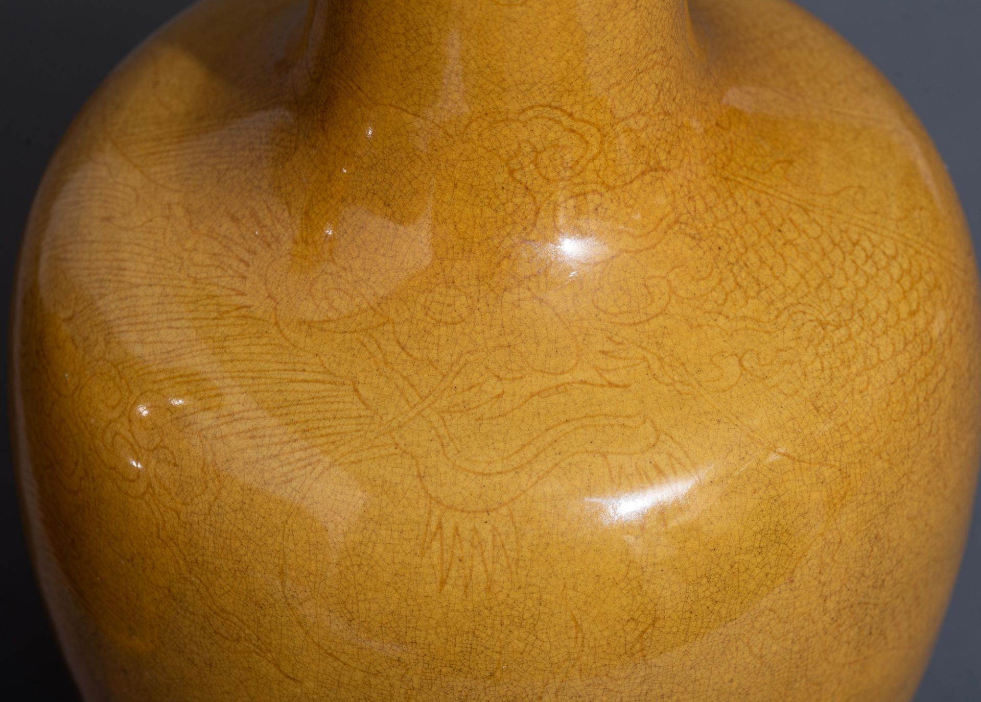 A pair of Chinese incised yellow-glazed 'Dragon' bottle vases, H 33,5 cm - Image 10 of 11