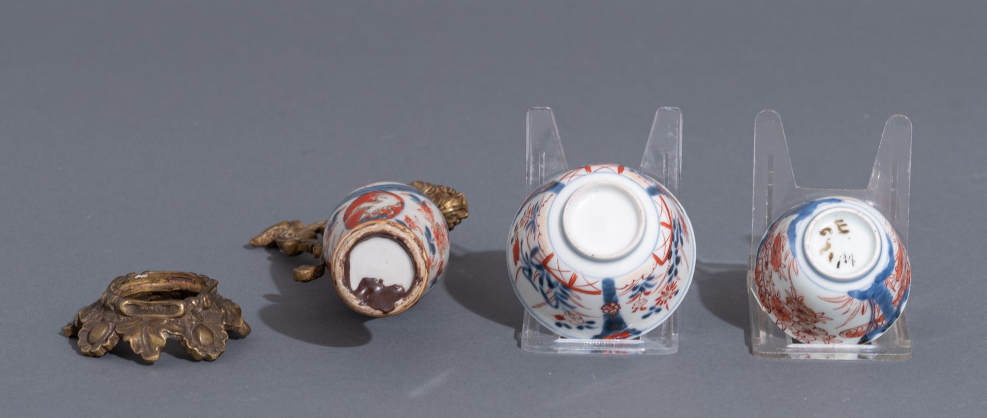 A collection of Chinese and Japanese porcelain items, 18th / 19th / 20thC, H 4 - 47 - ø 10,5 - 23 cm - Image 11 of 19