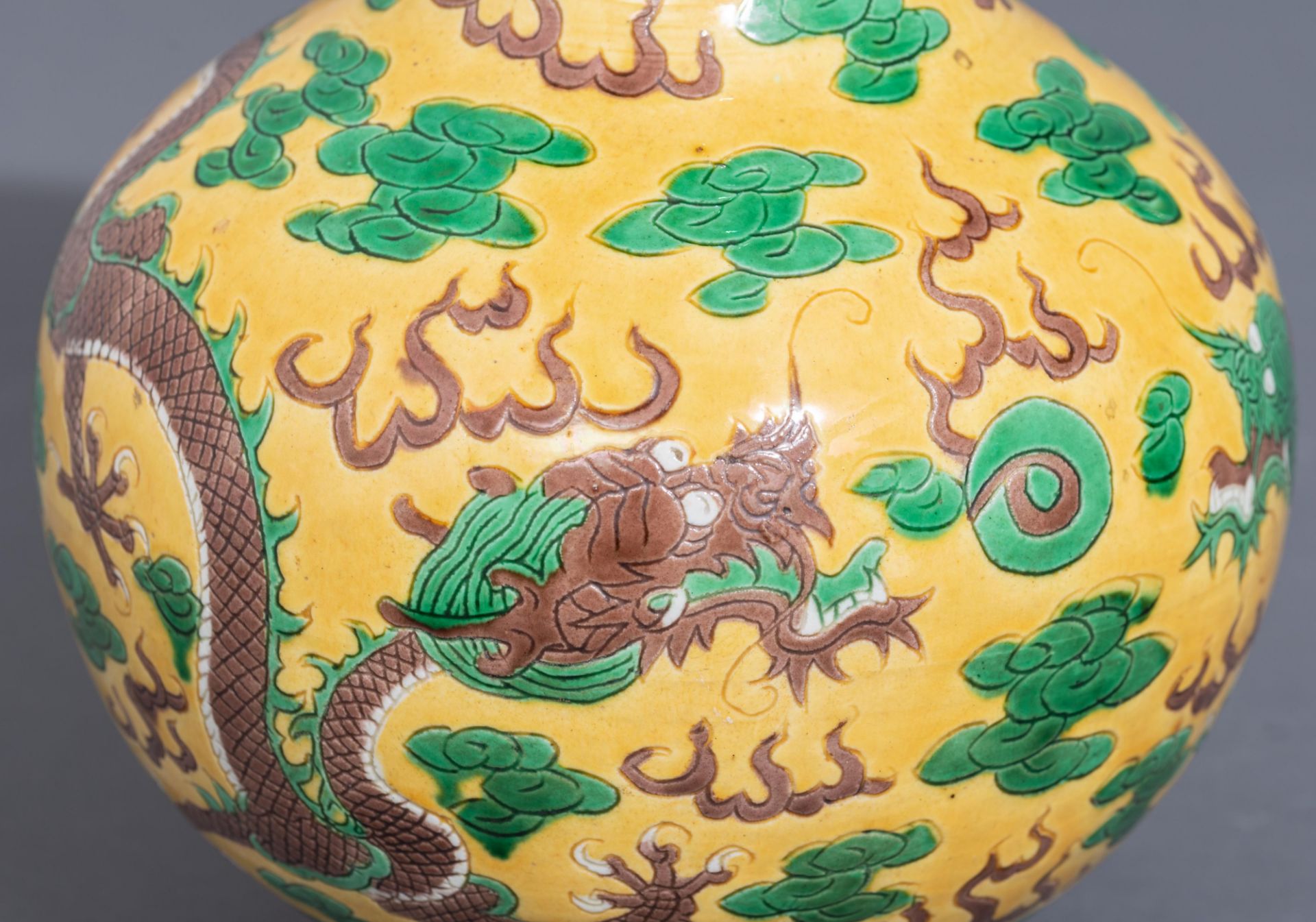 A Chinese yellow ground 'Dragon' vase, late Qing dynasty/20thC, H 25,5 cm - Image 7 of 12