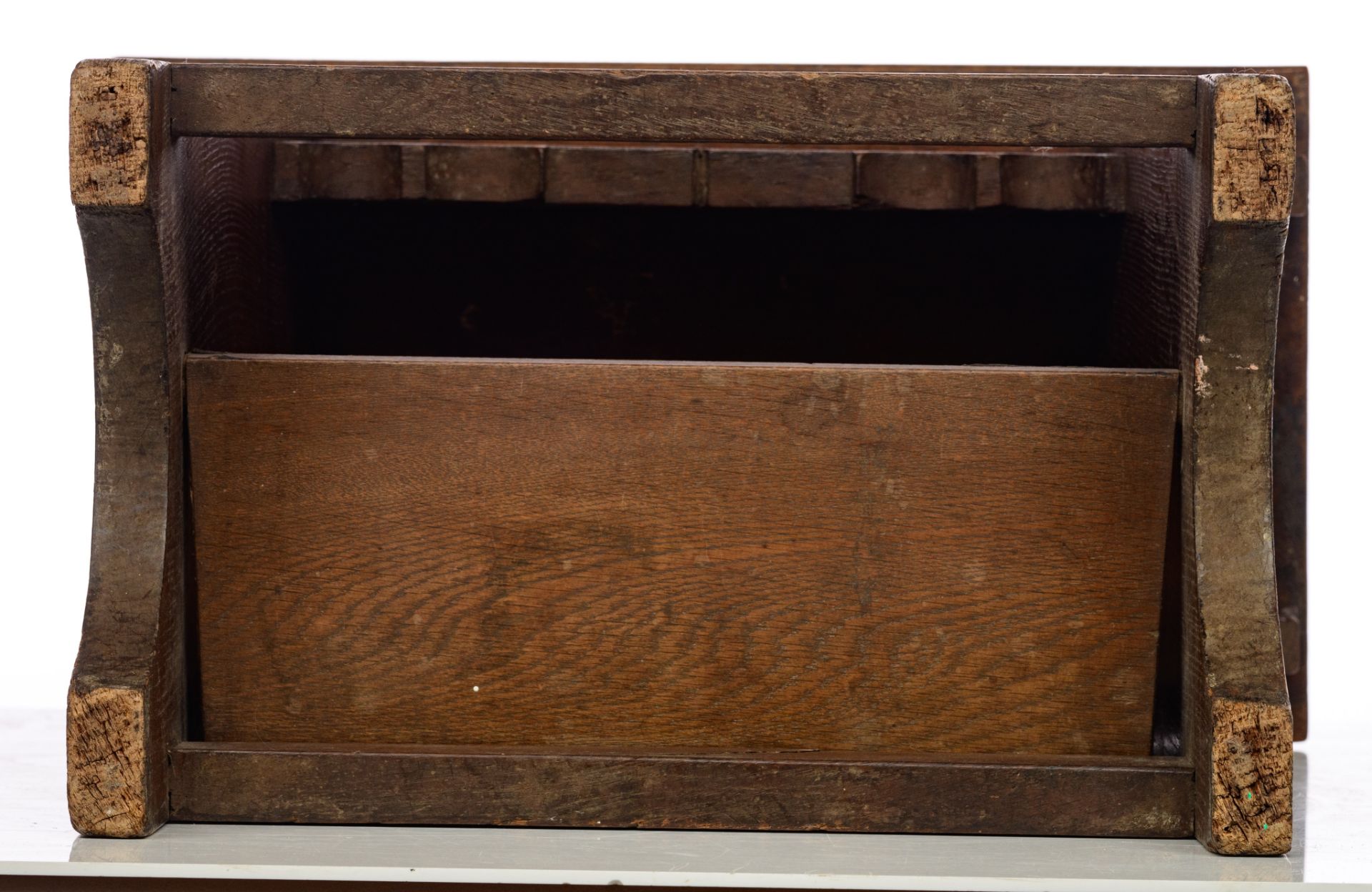 An oak Gothic Revival prayer bench, based on a 16thC Bruges model, H 61 - W 51 - D 28,5 cm - Image 7 of 9