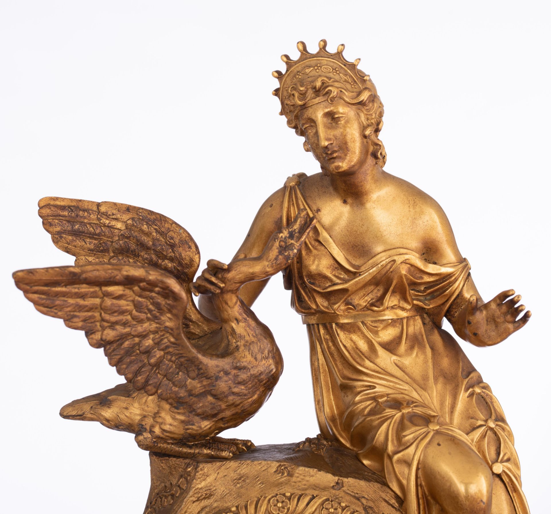 A Restauration style mantle clock, with on top Leda and the swan, H 49 - W 35,5 cm - Image 6 of 8