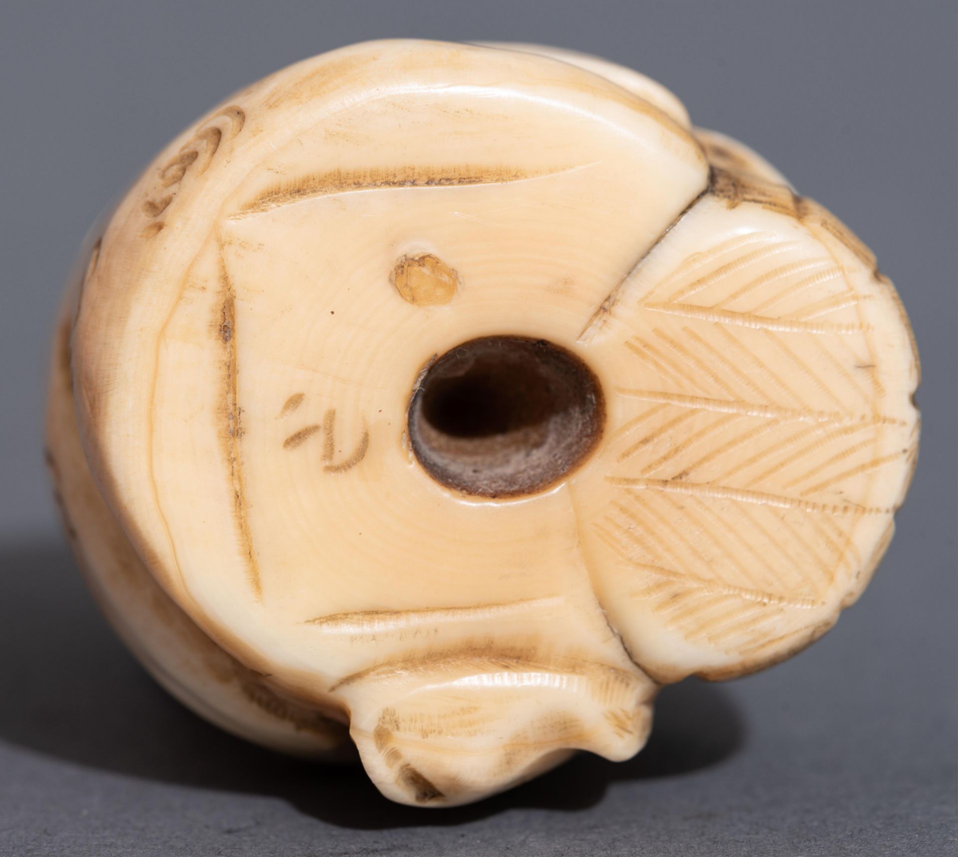 Nine various Japanese and Chinese 19th and early 20thC ivory netsuke and okimono, H 3 - 4 (x2) - 4,2 - Image 15 of 23