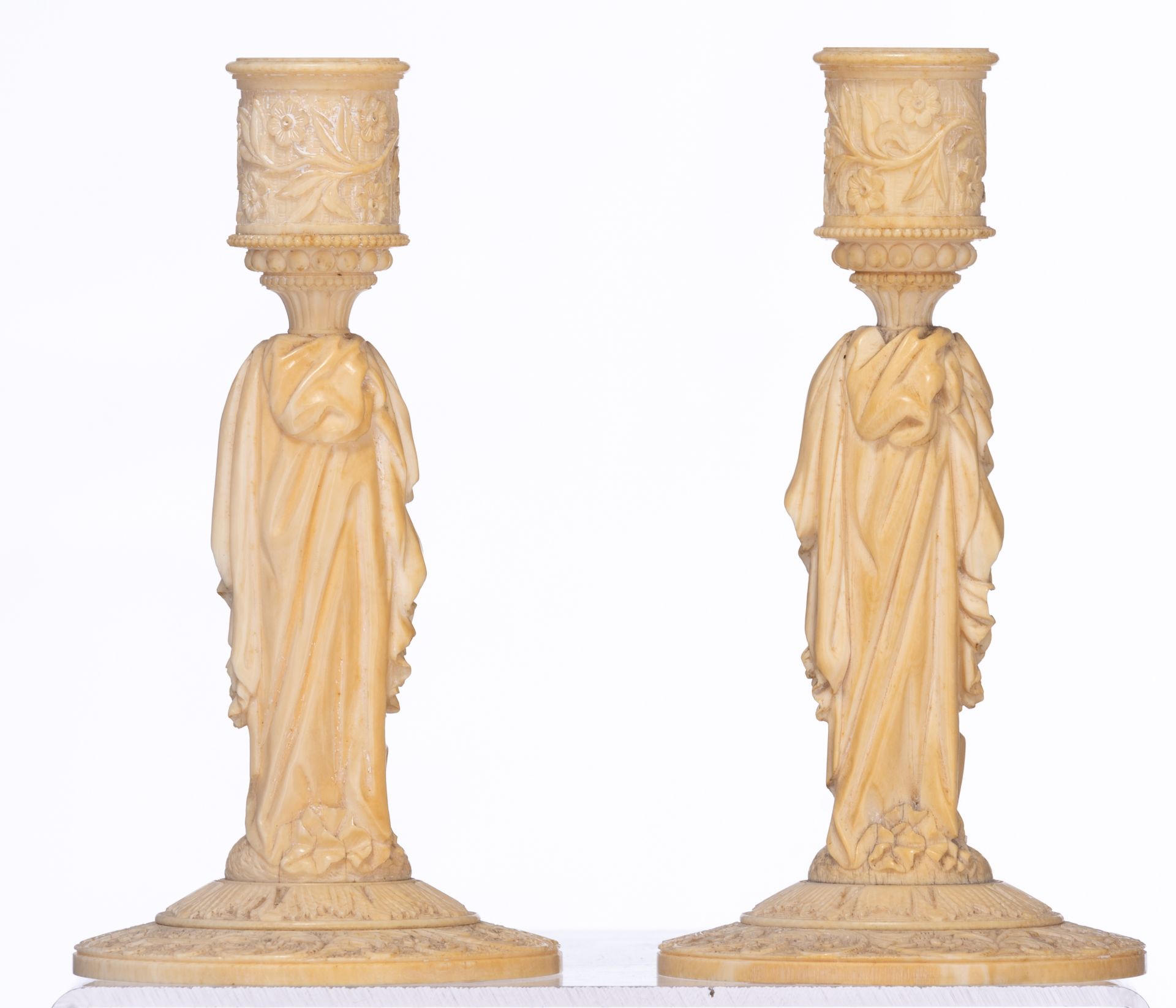 A pair of 19thC Dieppe or Paris ivory candlesticks and a ditto tazza, H 17,2 - 17,4 cm - Image 4 of 32