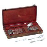 A French 12-piece silver cutlery set, in a matching box, total weight: ca 2547 g