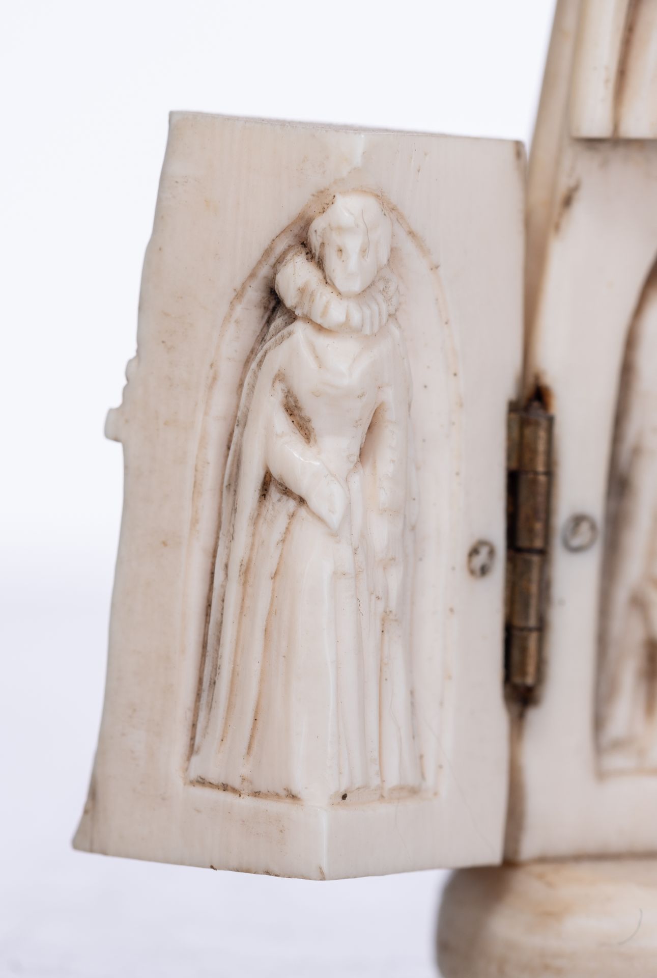 Four 19thC small Dieppe or Paris ivory figures, three on a wooden base, H 7,7 - 16,5 cm - Image 24 of 51