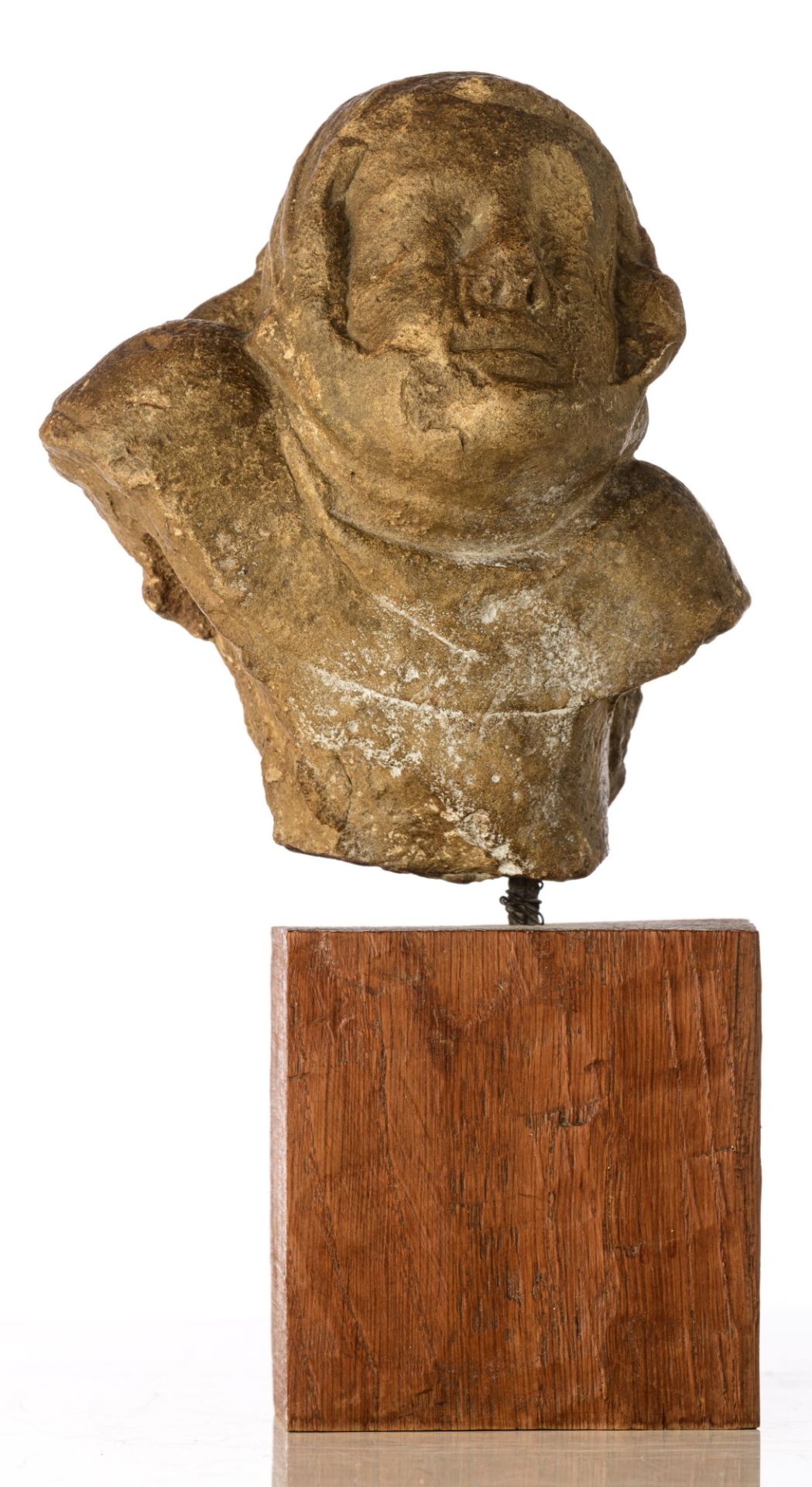 A Gothic sandstone ornamental fragment, Flemish, 15thC, H 21 cm - Image 2 of 7