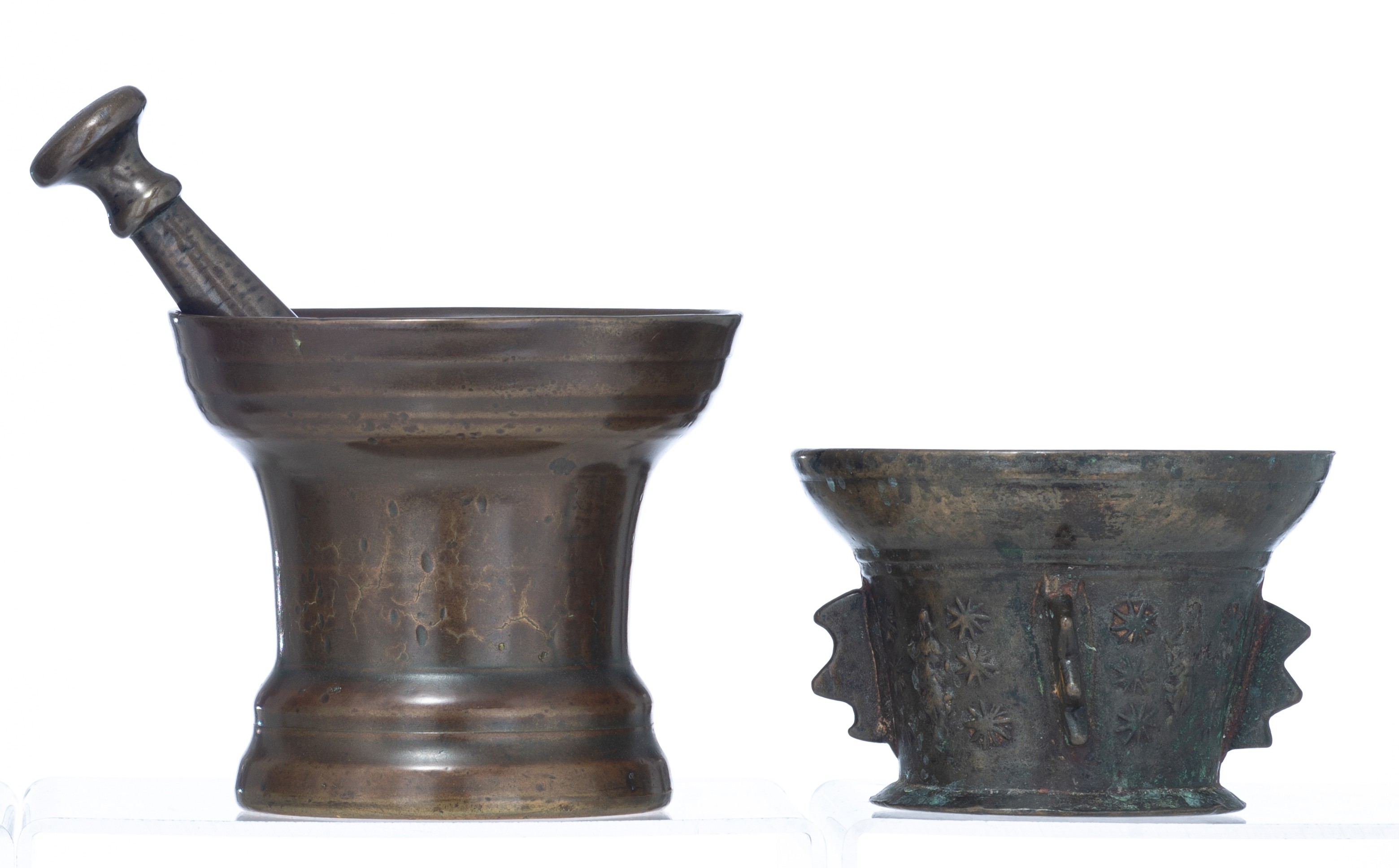 Two bronze mortars, one a 17th - 18thC South European (French or Spanish), one Dutch, 17thC, with it - Bild 2 aus 11