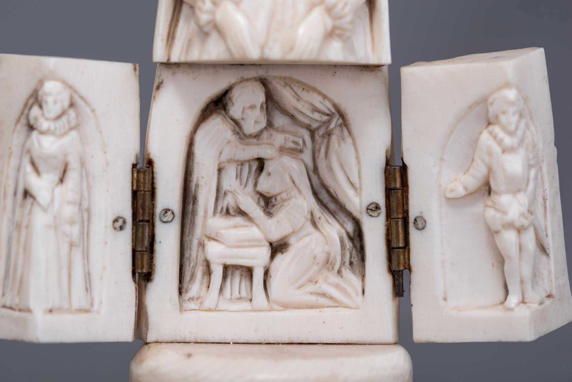 Four 19thC small Dieppe or Paris ivory figures, three on a wooden base, H 7,7 - 16,5 cm - Image 30 of 51