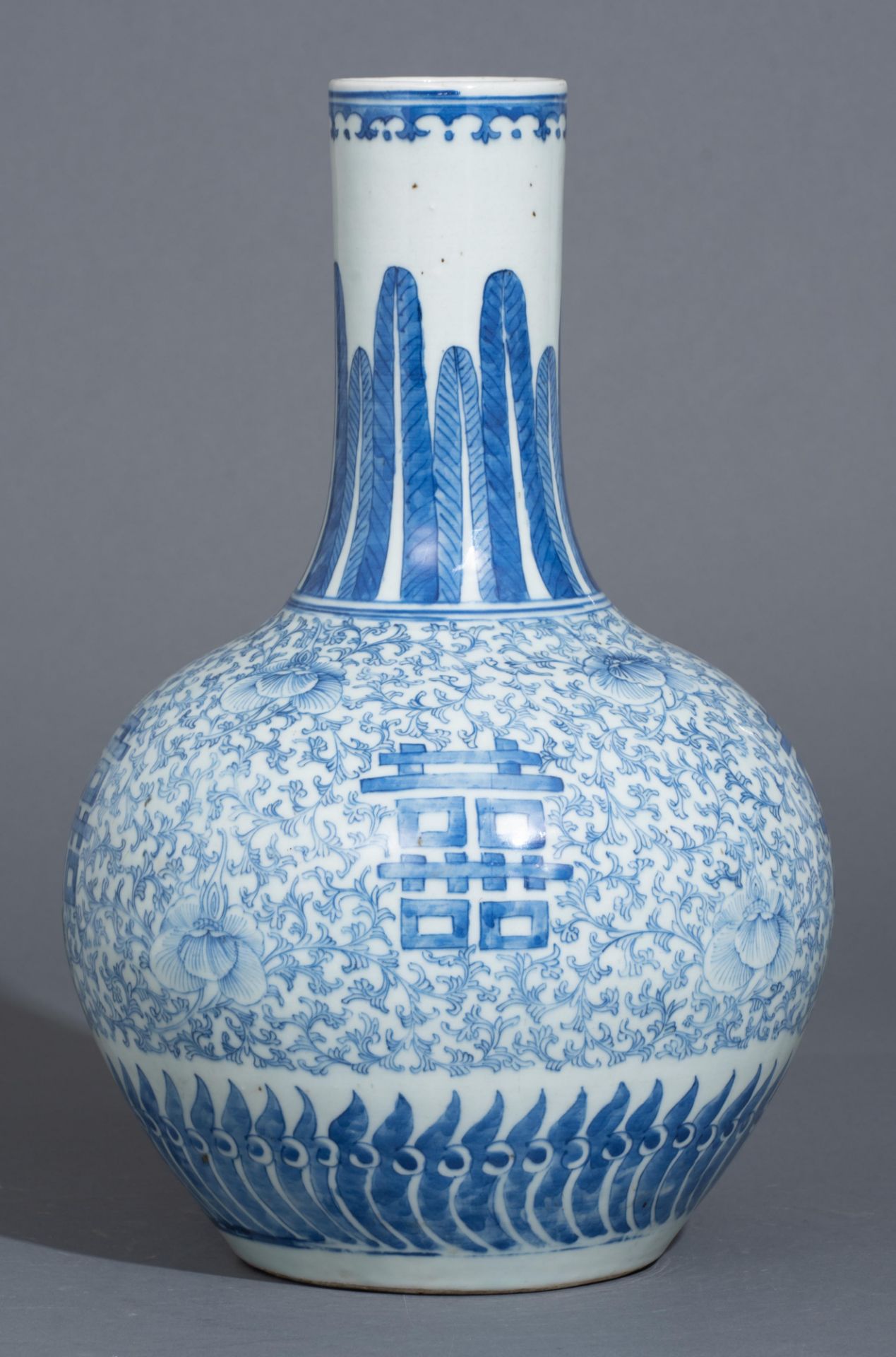 A Chinese blue and white 'Double Xi-sign' bottle vase, early 20thC, H 41 cm - Image 3 of 6