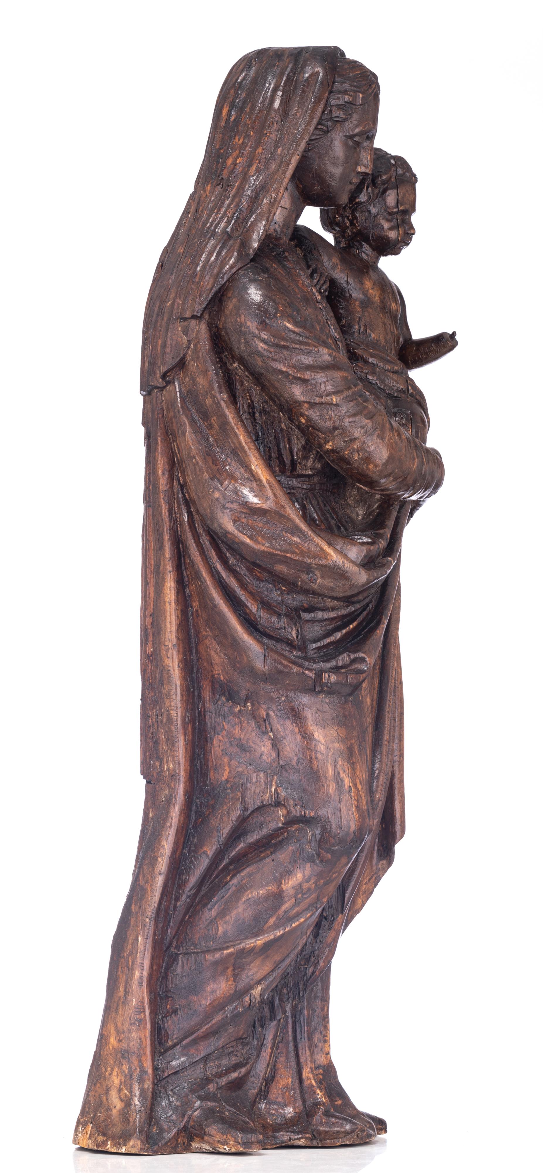 An imposing sculpture of the Madonna holding the Holy Child in her arms, 17thC, H 97,5 cm - Bild 4 aus 16