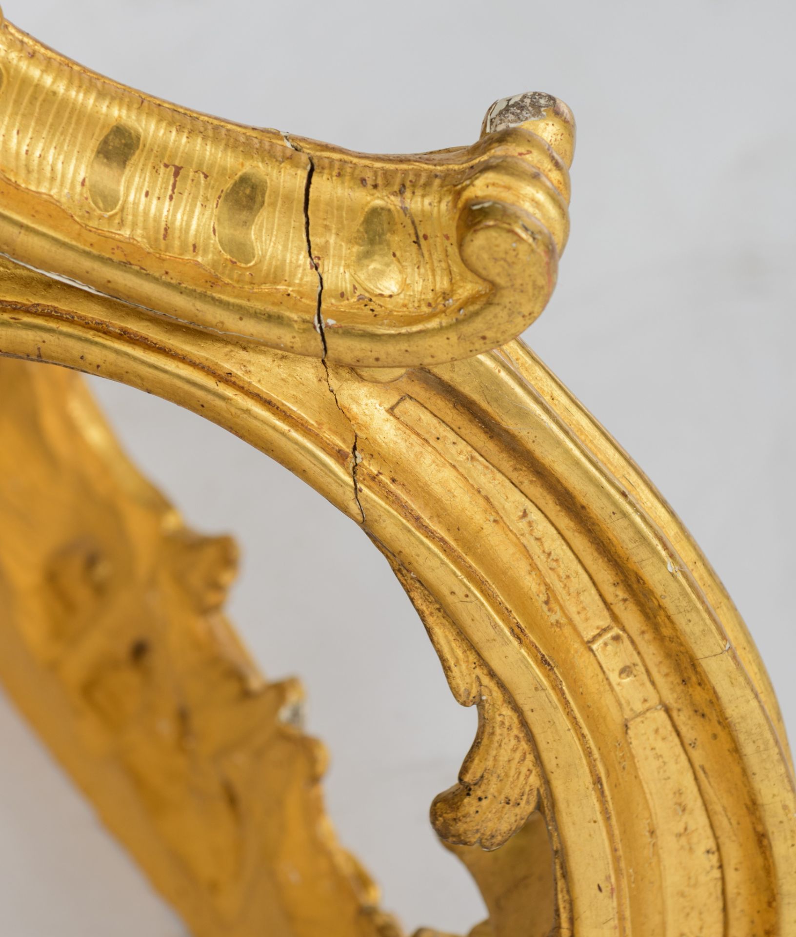 A richly carved giltwood Rococo console table, mid 18thC, H 83 - W 81,5 - D 48,5 cm - Image 9 of 11