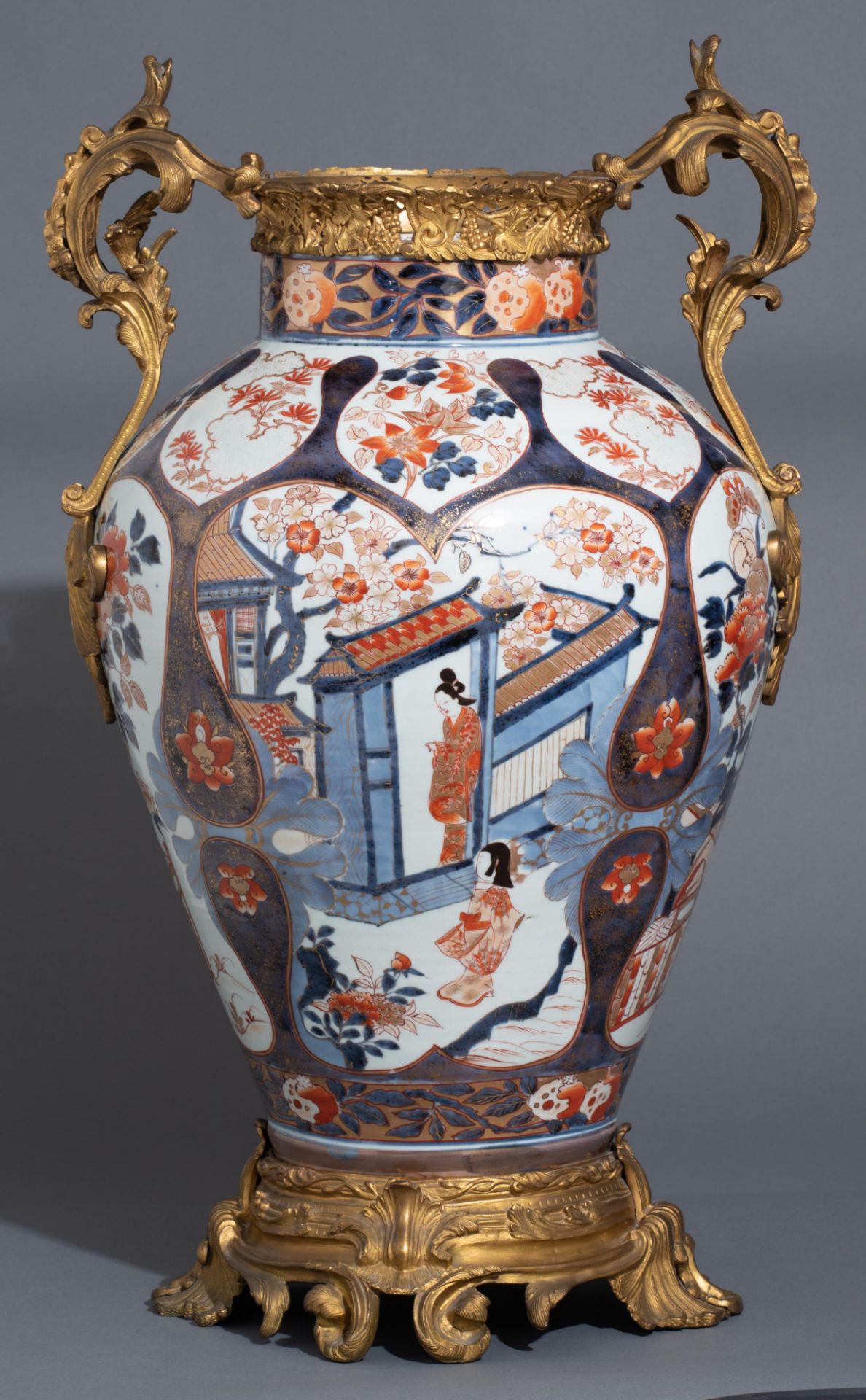 An imposing Japanese Imari cover vase, with gilt bronze mounts, late 18thC, H 109,8 cm - Image 10 of 21