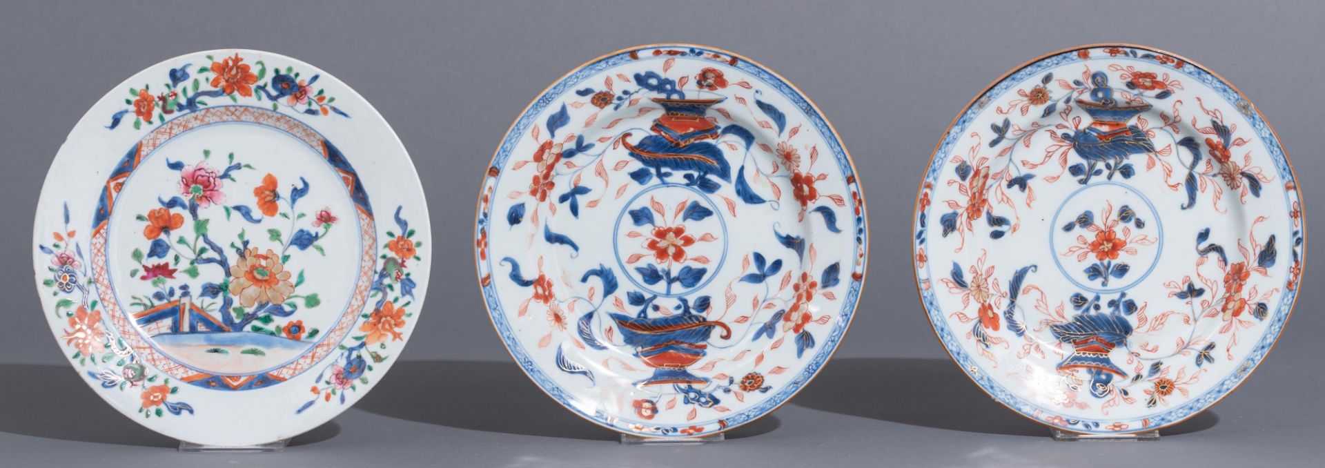 A collection of Chinese and Japanese porcelain items, 18th / 19th / 20thC, H 4 - 47 - ø 10,5 - 23 cm - Image 14 of 19