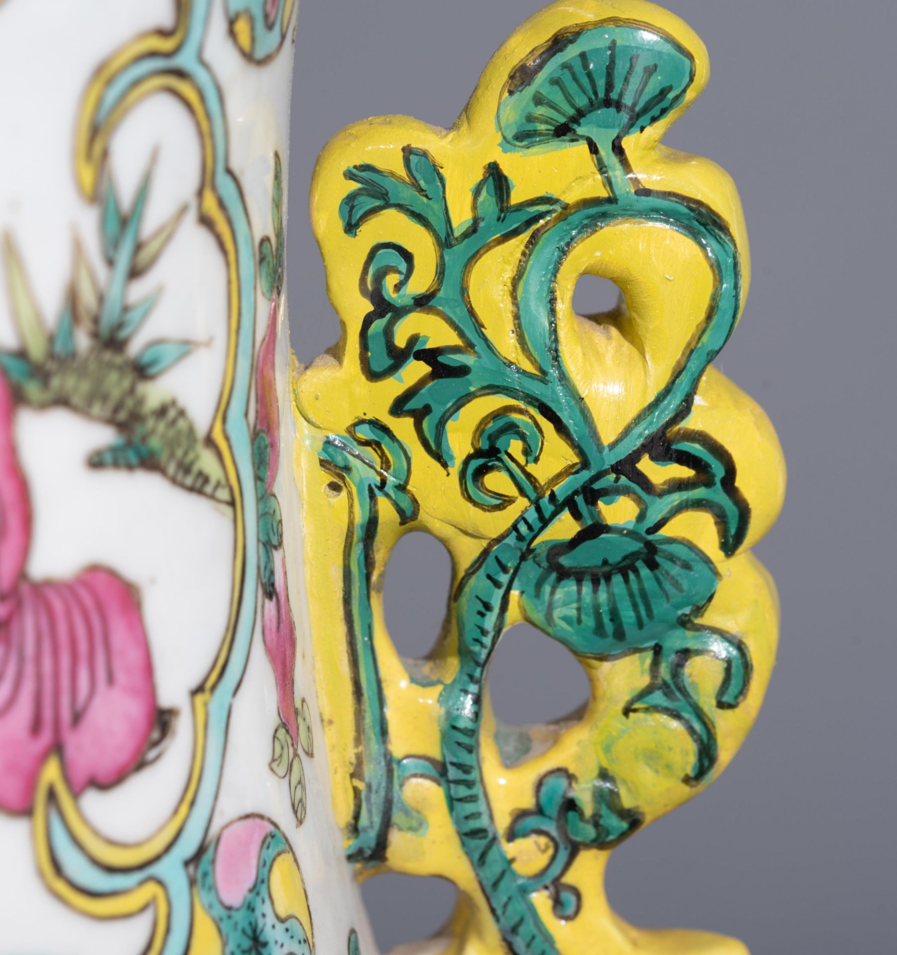 A Chinese famille rose vase, paired with Lingzhi handles, 19thC, H 58 cm - Image 8 of 10