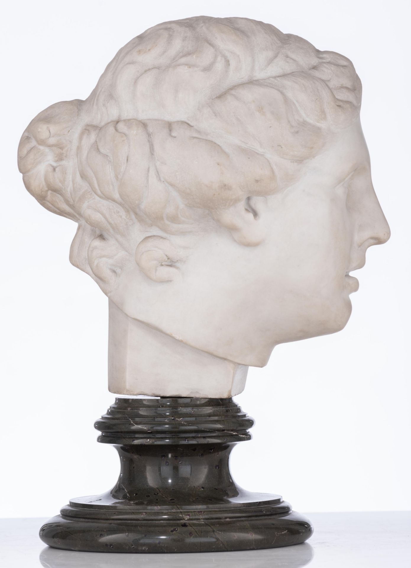 Bust of Venus, Carrara marble, H 45,5 cm - Image 5 of 6