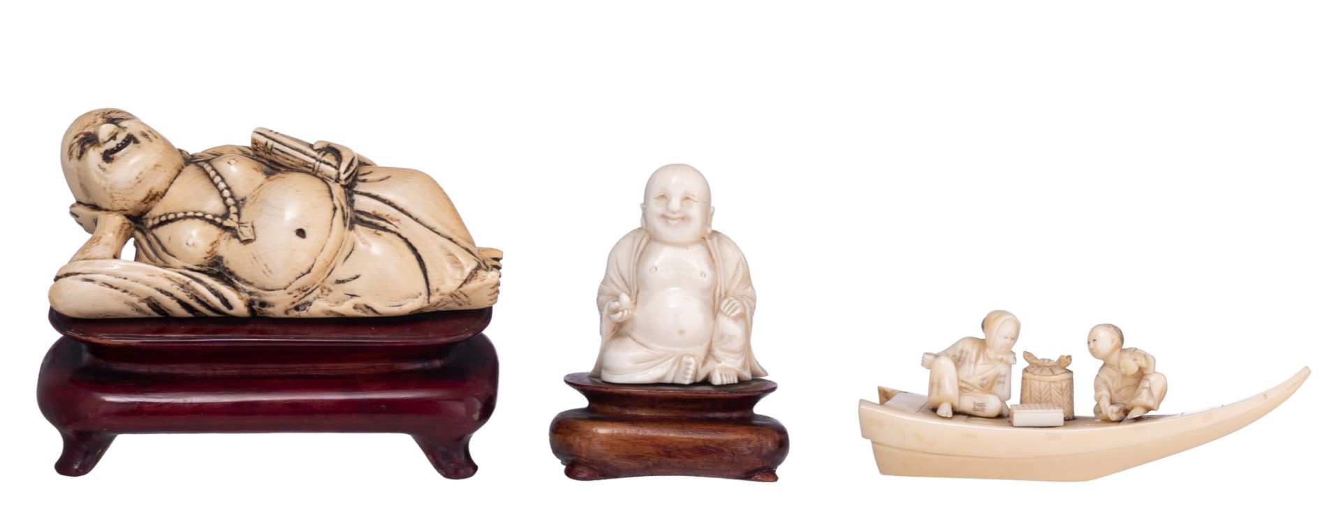 Two Chinese Republic period ivory sculptures, W 10,8 -10,3 cm - (with and without base) - H 7,3 - 5,