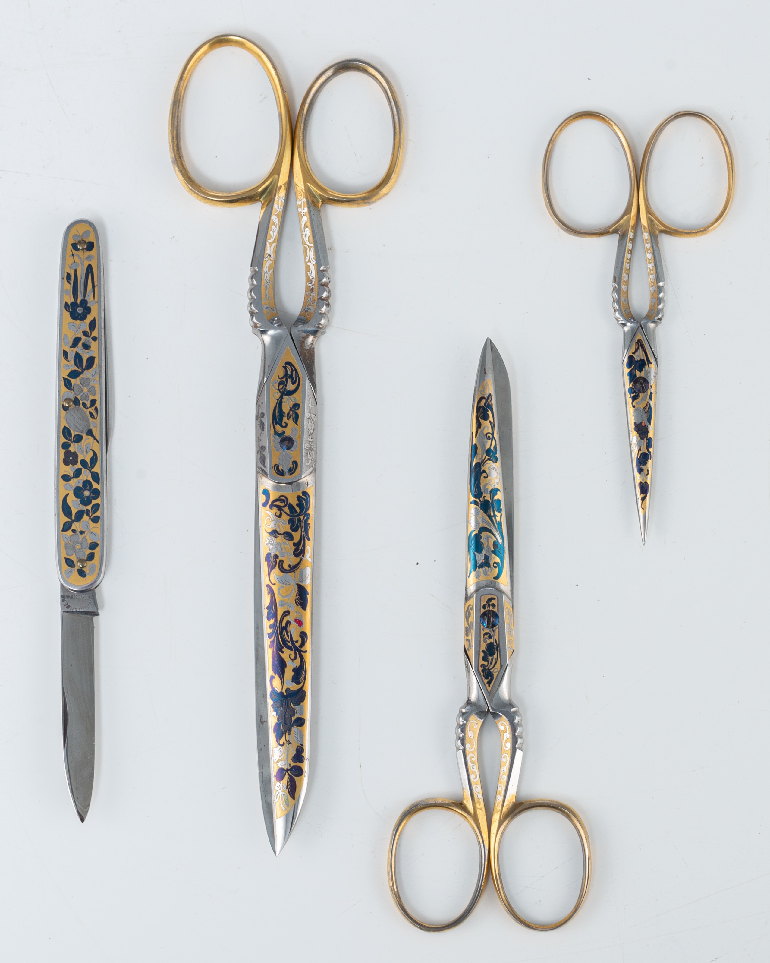 A set of floral damascening scissors and pocket knife, by 'Eskilstunamagasinet, Stockholm' - Image 9 of 9