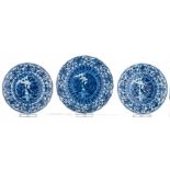 A collection of blue and white Dutch Delftware, 18thC, 31,5 - 35 cm