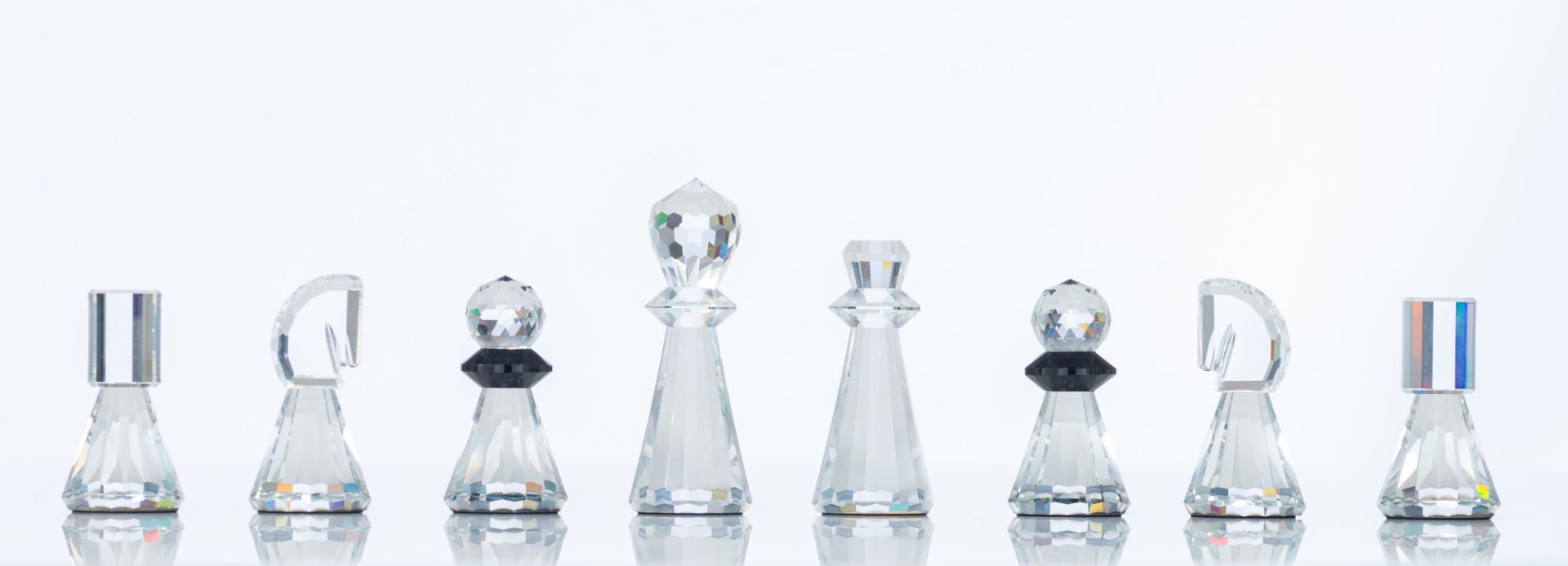 A Swarovski silver crystal chess set in a luxurious box - Image 9 of 17