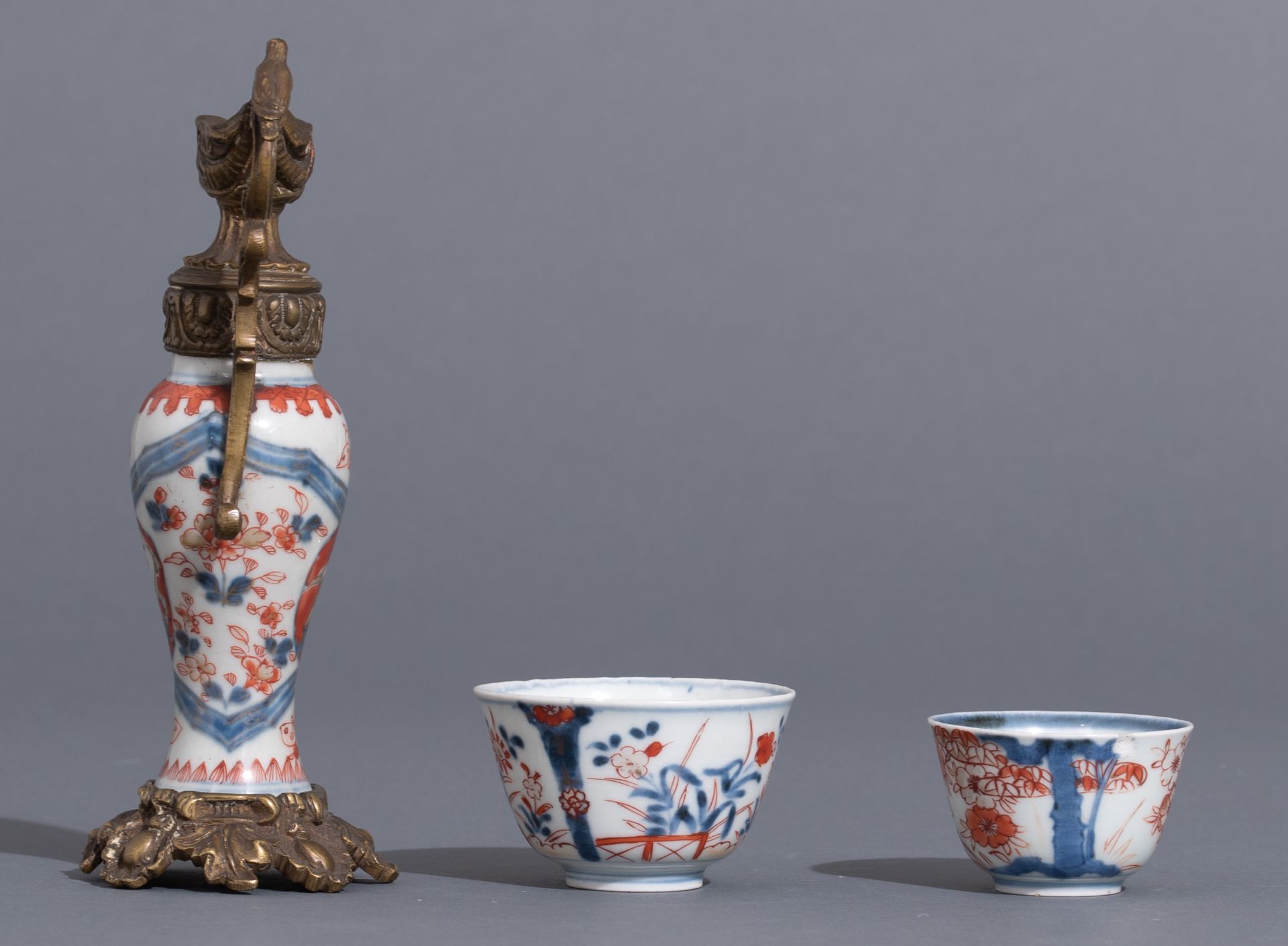 A collection of Chinese and Japanese porcelain items, 18th / 19th / 20thC, H 4 - 47 - ø 10,5 - 23 cm - Image 9 of 19