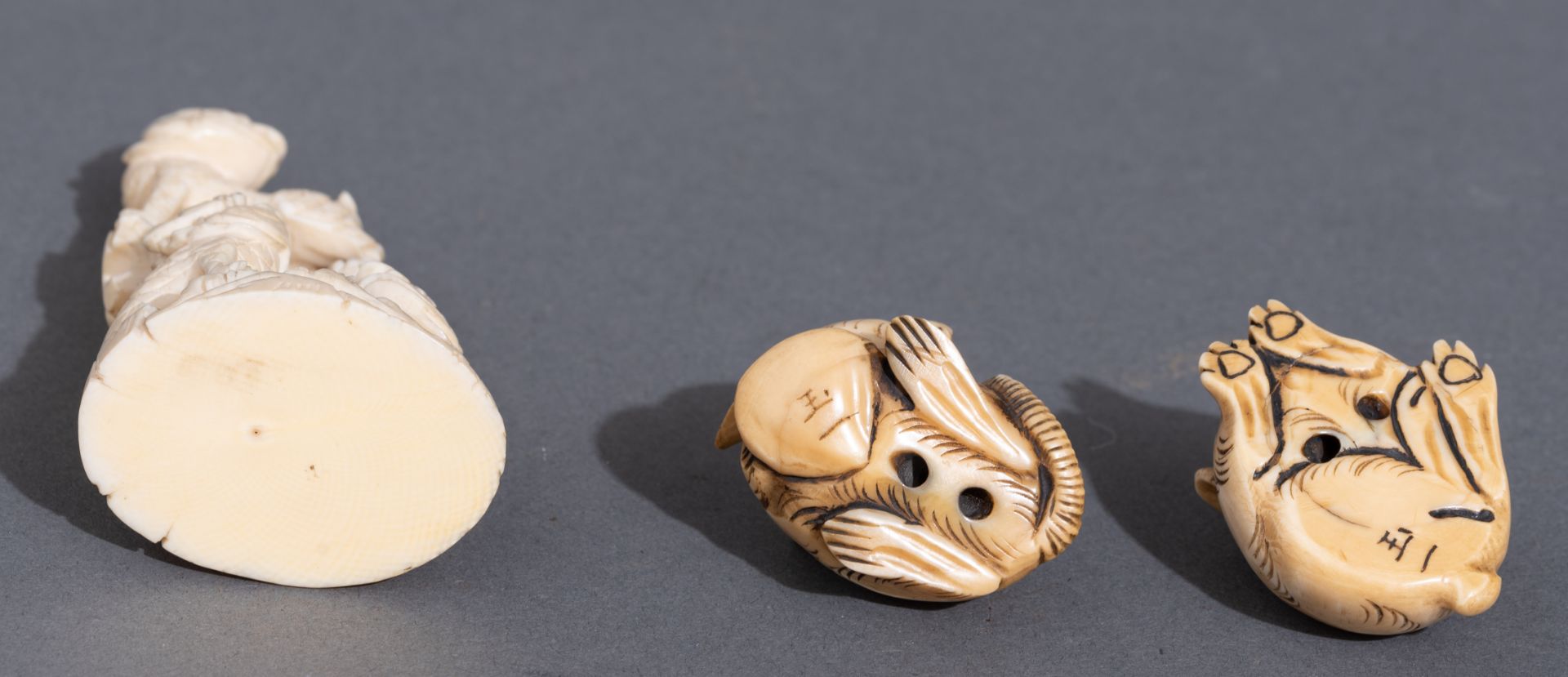 Eight Japanese Meiji-, Taishô- and early Showâ-period ivory netsuke, W 3 - 3,5 - 3,7 (2) - 3,9 - 4,1 - Image 6 of 20