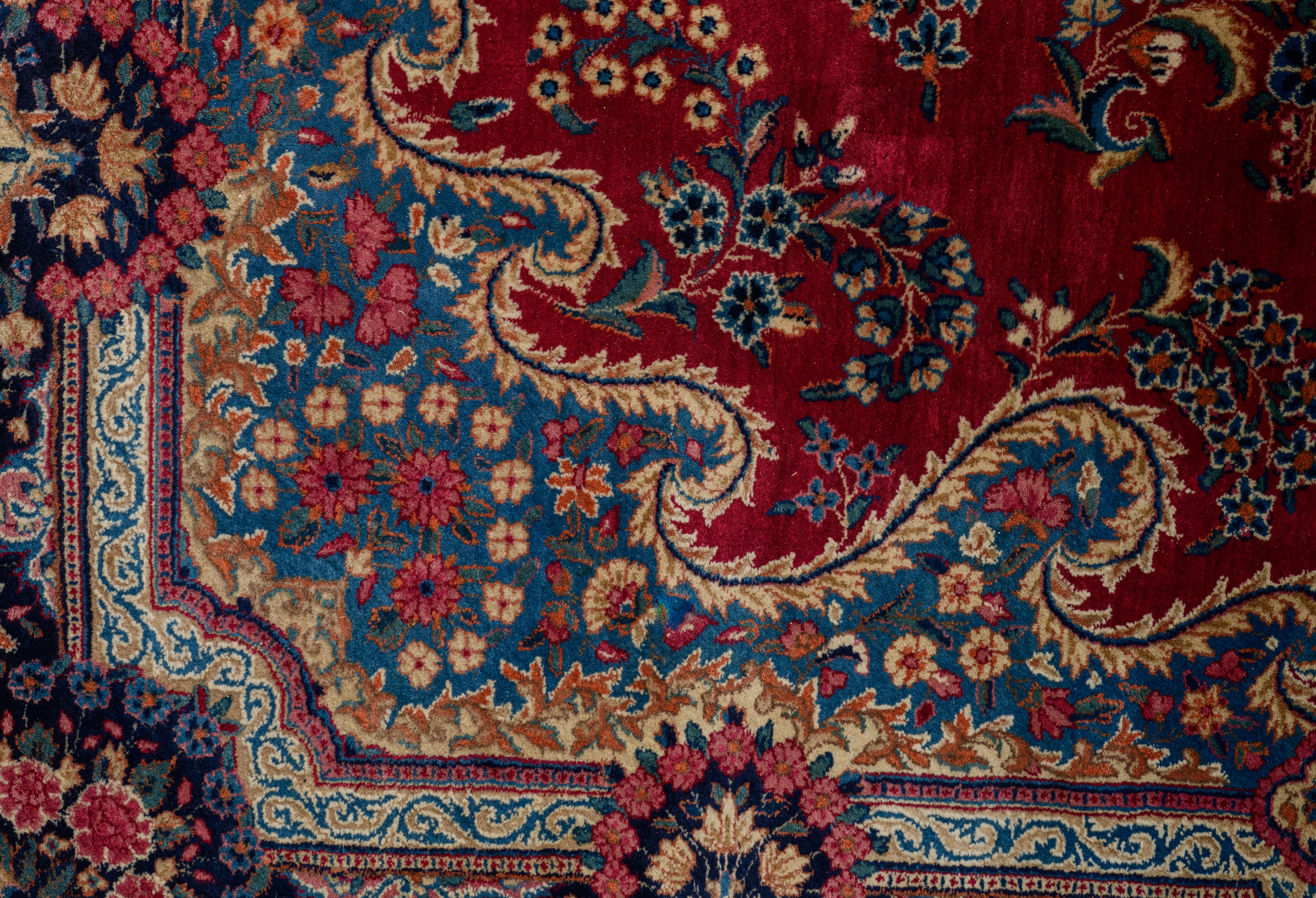A large Oriental woollen rug, floral decorated, signed, 360 x 260 cm - Image 5 of 9