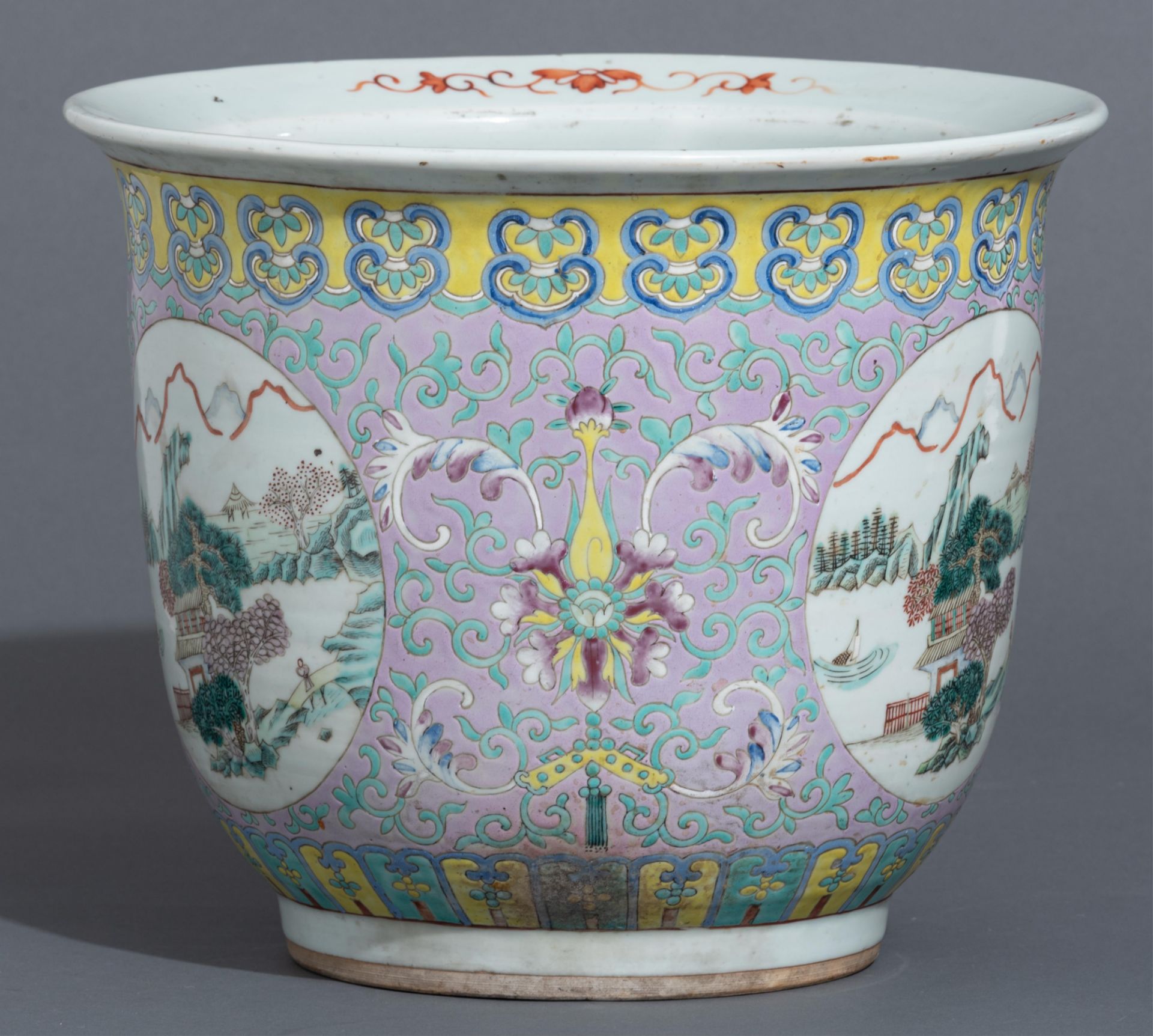 A Chinese famille rose jardinière, 19thC, H 30 - ø 35 cm - Image 6 of 9