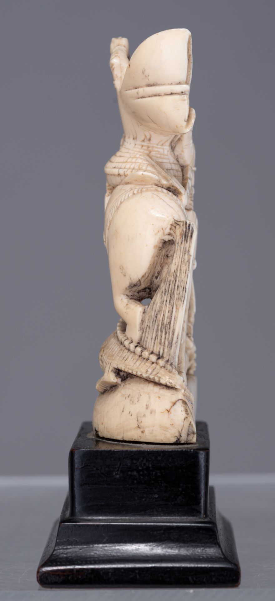 Four 19thC small Dieppe or Paris ivory figures, three on a wooden base, H 7,7 - 16,5 cm - Image 41 of 51