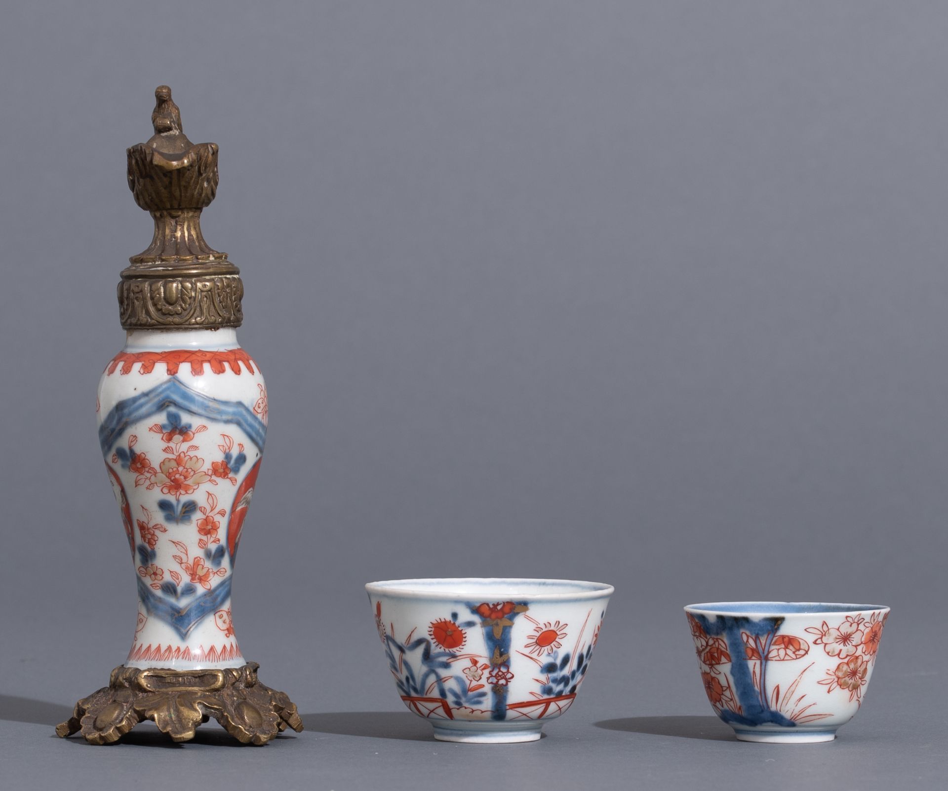 A collection of Chinese and Japanese porcelain items, 18th / 19th / 20thC, H 4 - 47 - ø 10,5 - 23 cm - Image 10 of 19