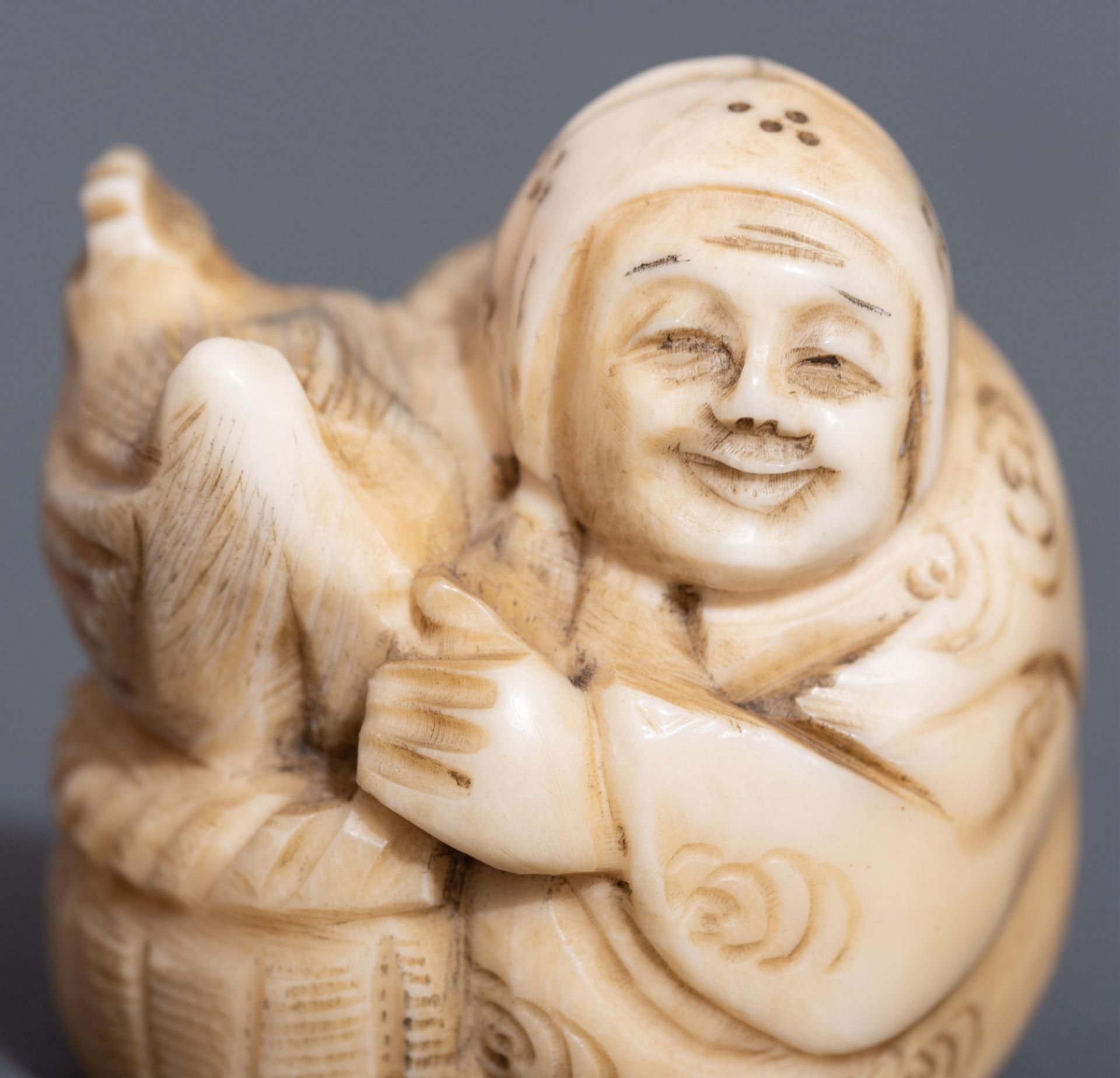 Nine various Japanese and Chinese 19th and early 20thC ivory netsuke and okimono, H 3 - 4 (x2) - 4,2 - Image 14 of 23