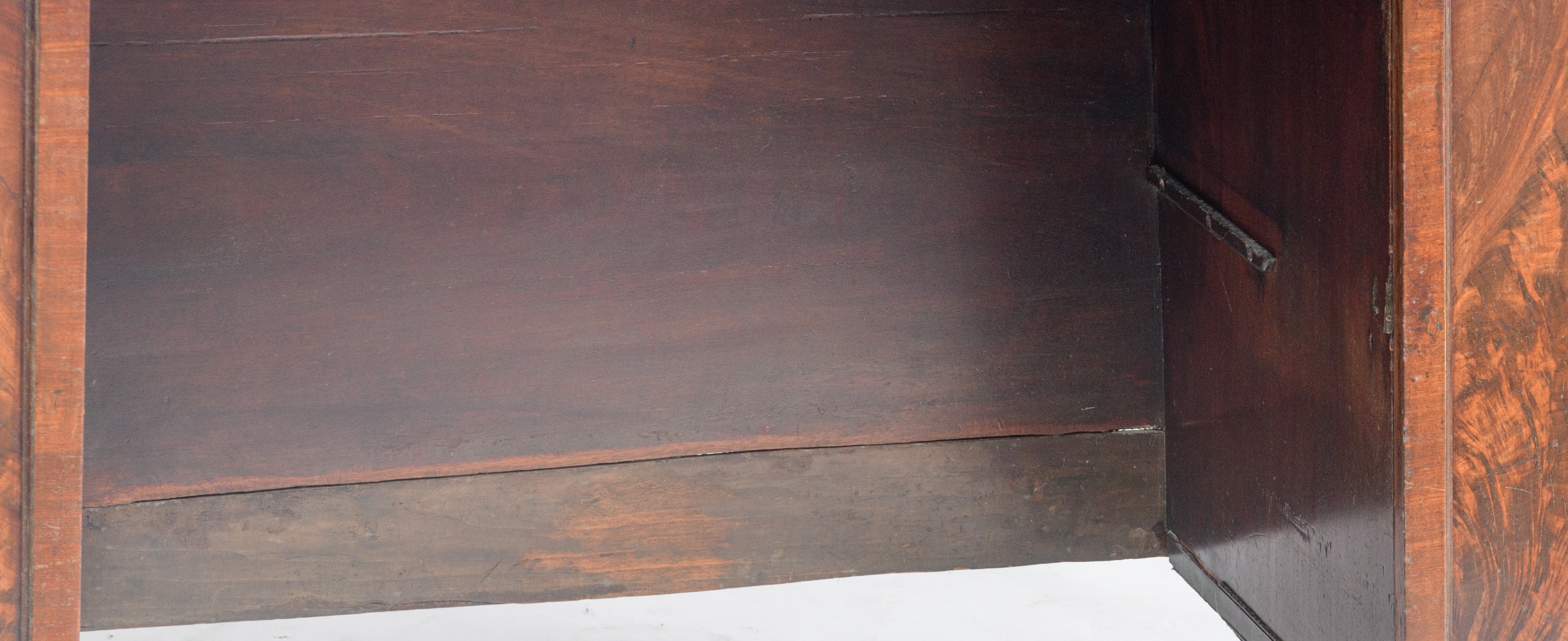 A Victorian mahogany veneered pedestal sideboard, late 19thC, H 128 - W 150 - D 60,5 cm - Bild 11 aus 11