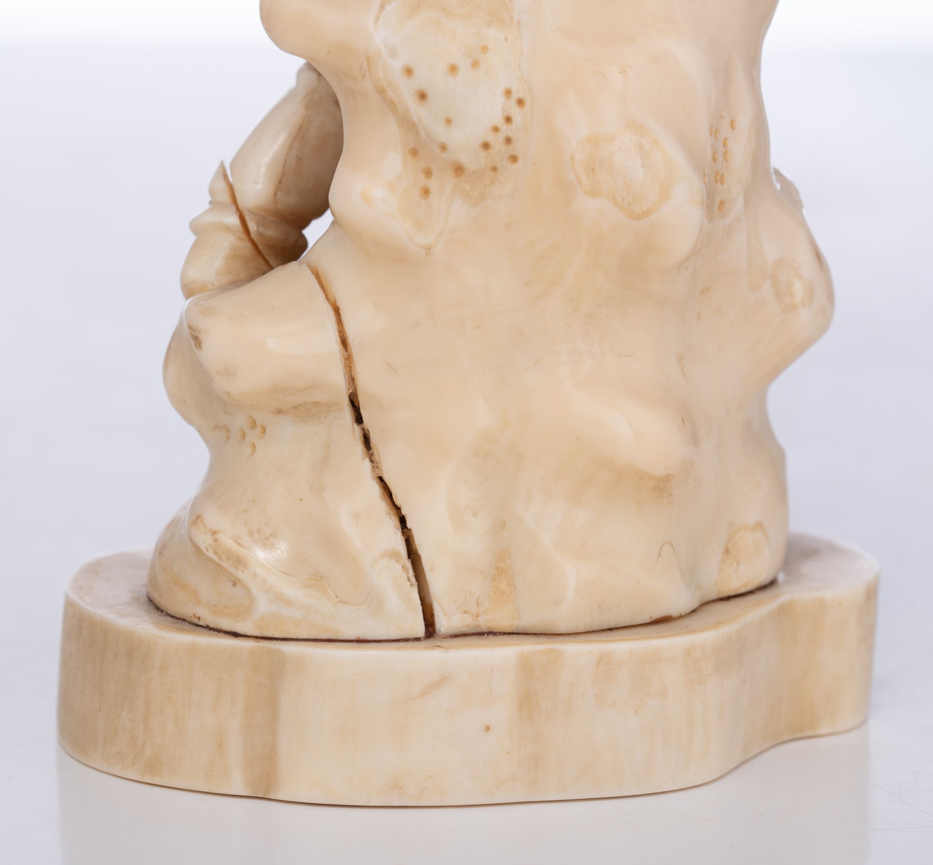 A Japanese Meiji- / Taishô-period ivory okimono, H 36,2 cm - weight c. 1.275 g. - Image 7 of 11