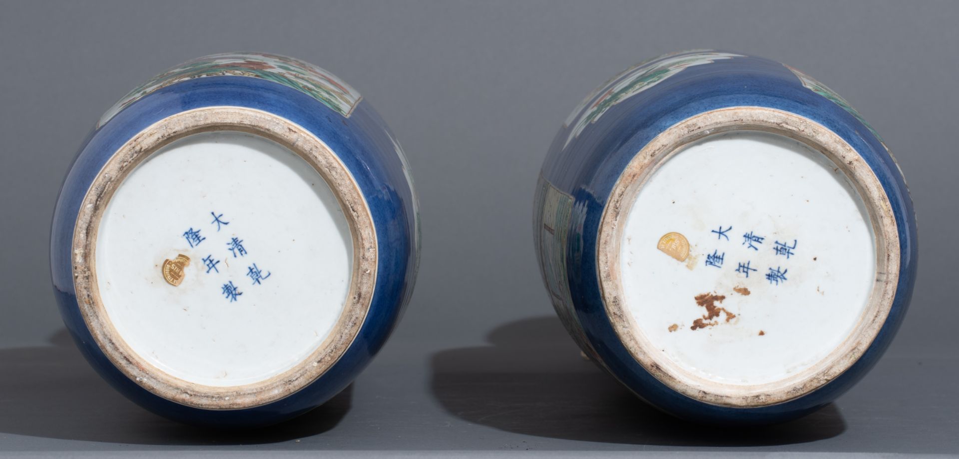 A pair of Chinese bleu poudré ground and famille verte rouleau vases, with a Qianlong mark, 19thC, H - Image 6 of 9