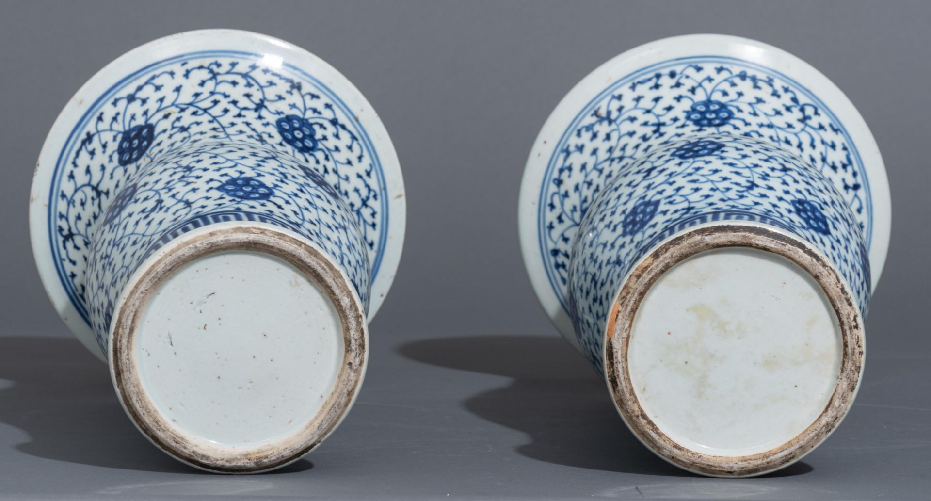 A pair of Chinese blue and white 'scrolling lotus' yenyen vases, 19thC, H 40 cm - Image 5 of 5
