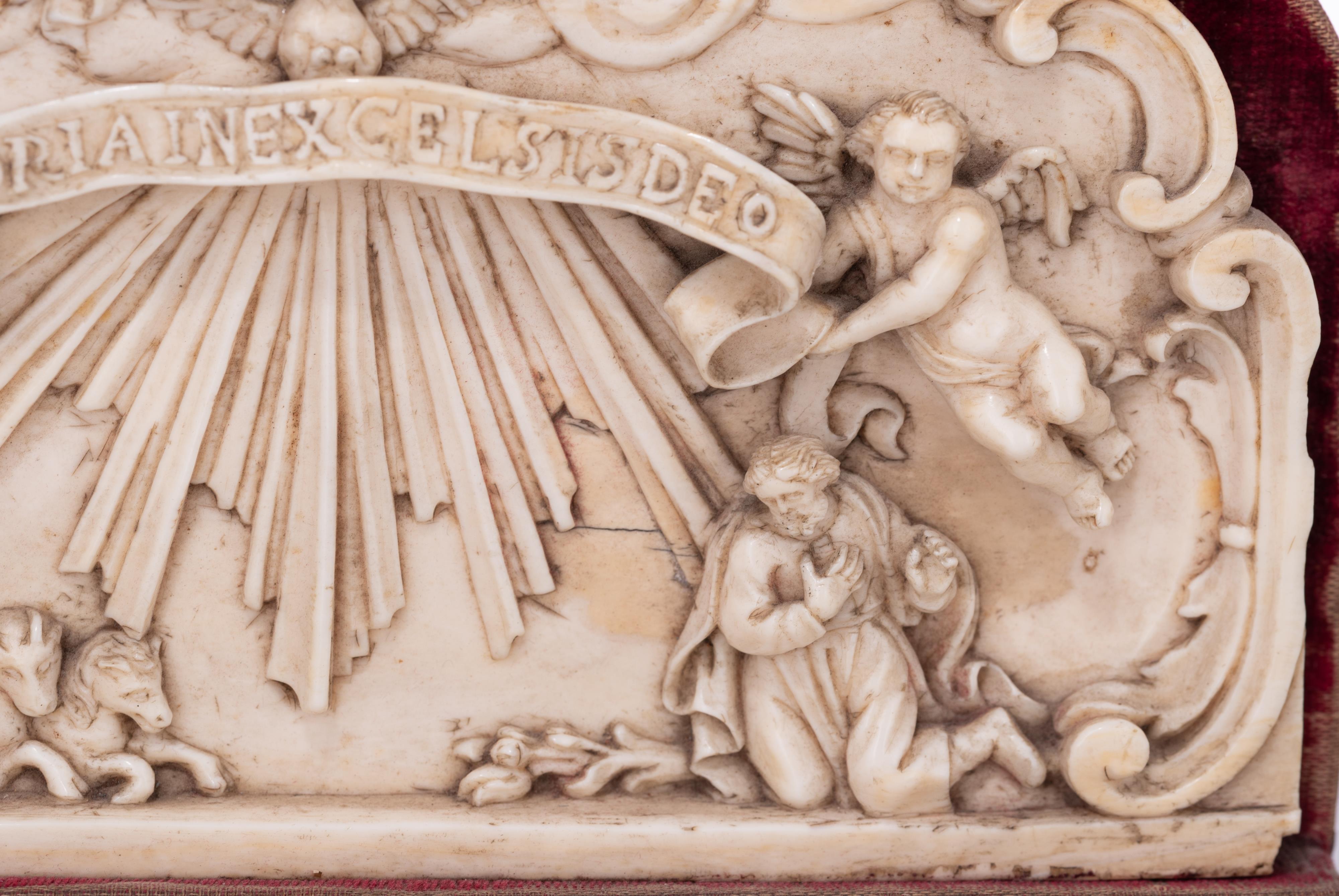 A 17th/18thC ivory group depicting the Nativity of Christ, H 11,5 cm - W 16 cm - Bild 6 aus 12