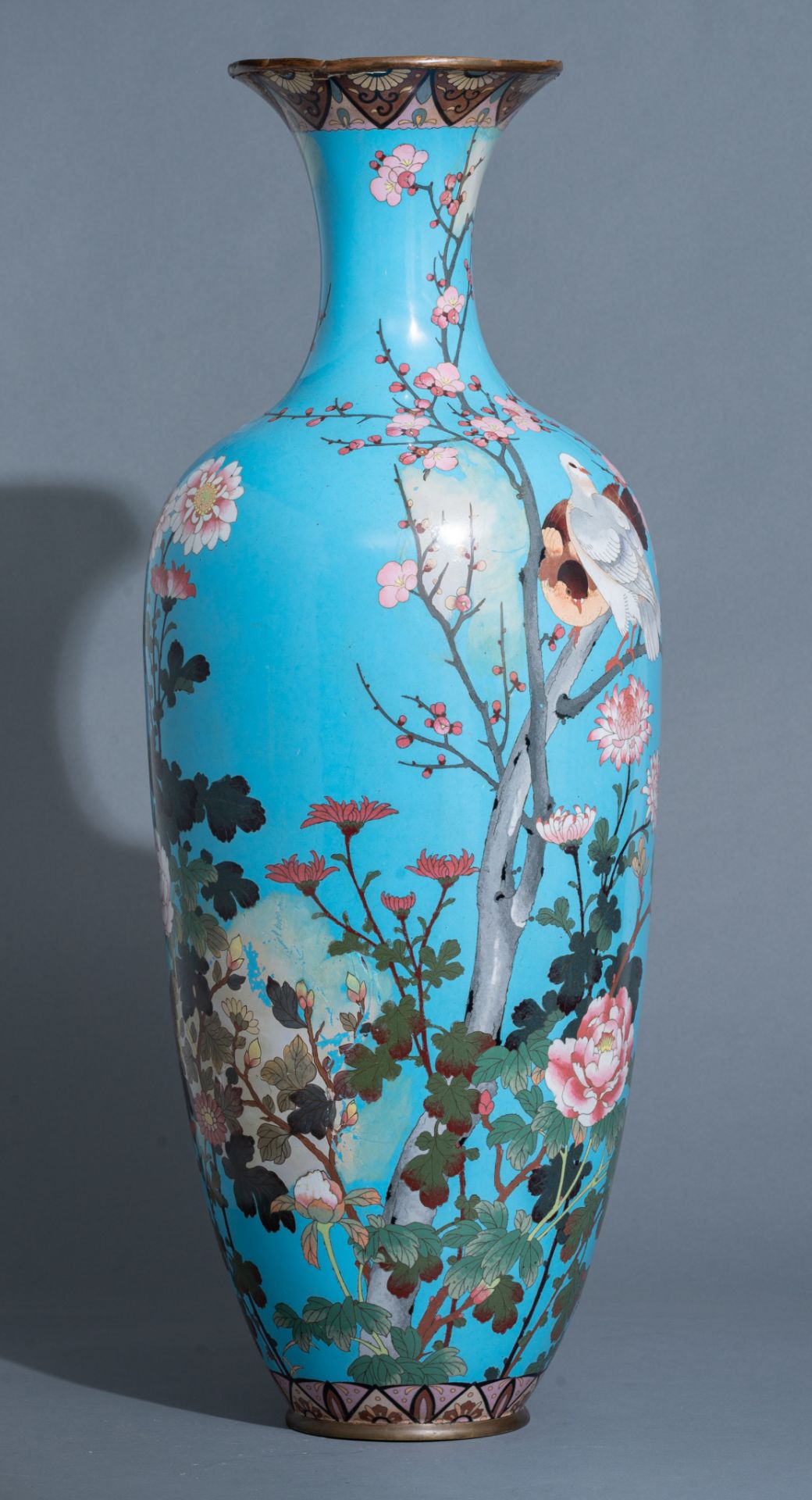 A Japanese cloisonné enamelled bronze vase, late 19thC/early 20thC, H 92,5 cm - Image 4 of 11